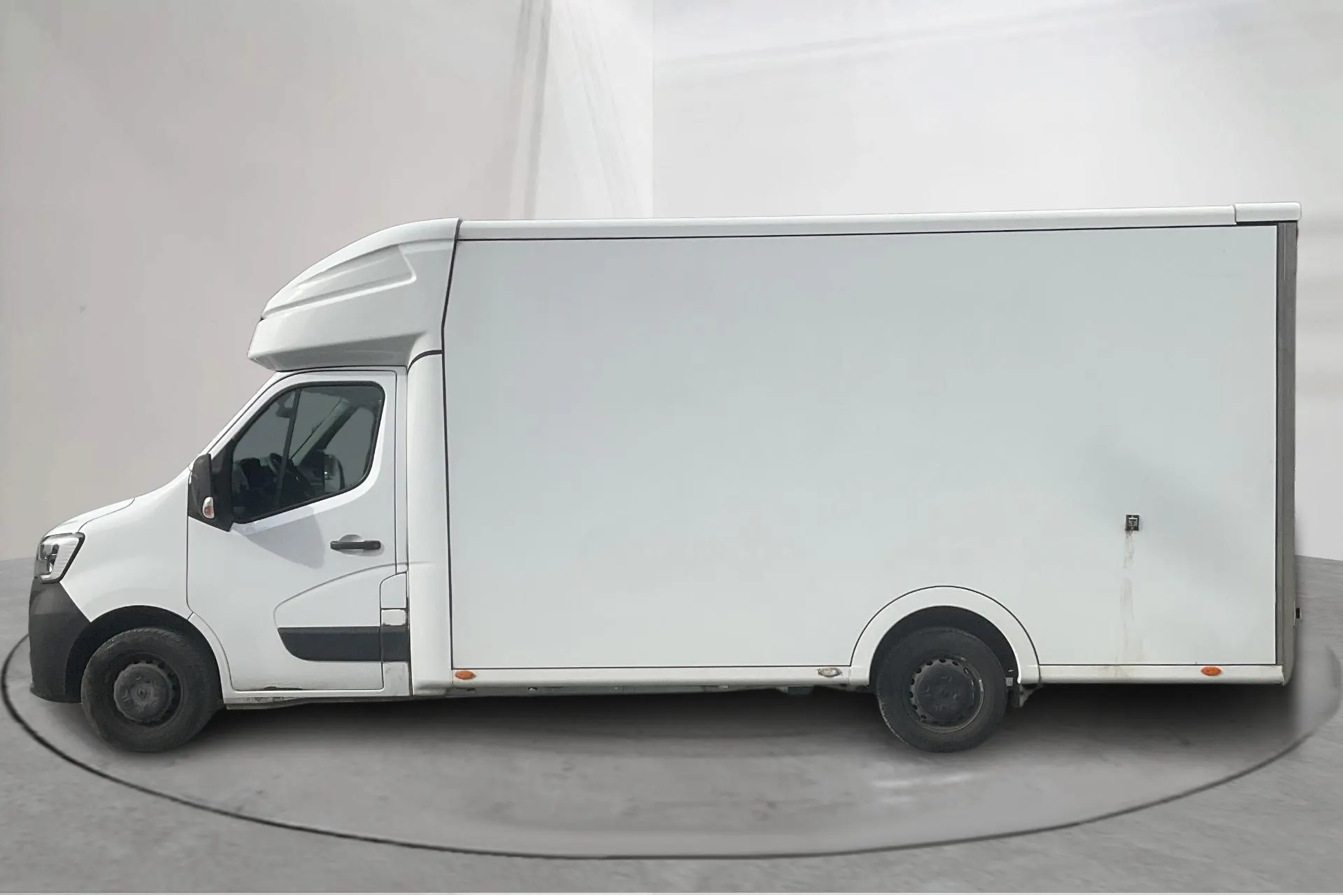 Presentation photo 2 of 13: Renault Master 2.3 dCi Chassi RWD (165hk) - 71 780 km - Manual - white - 2024