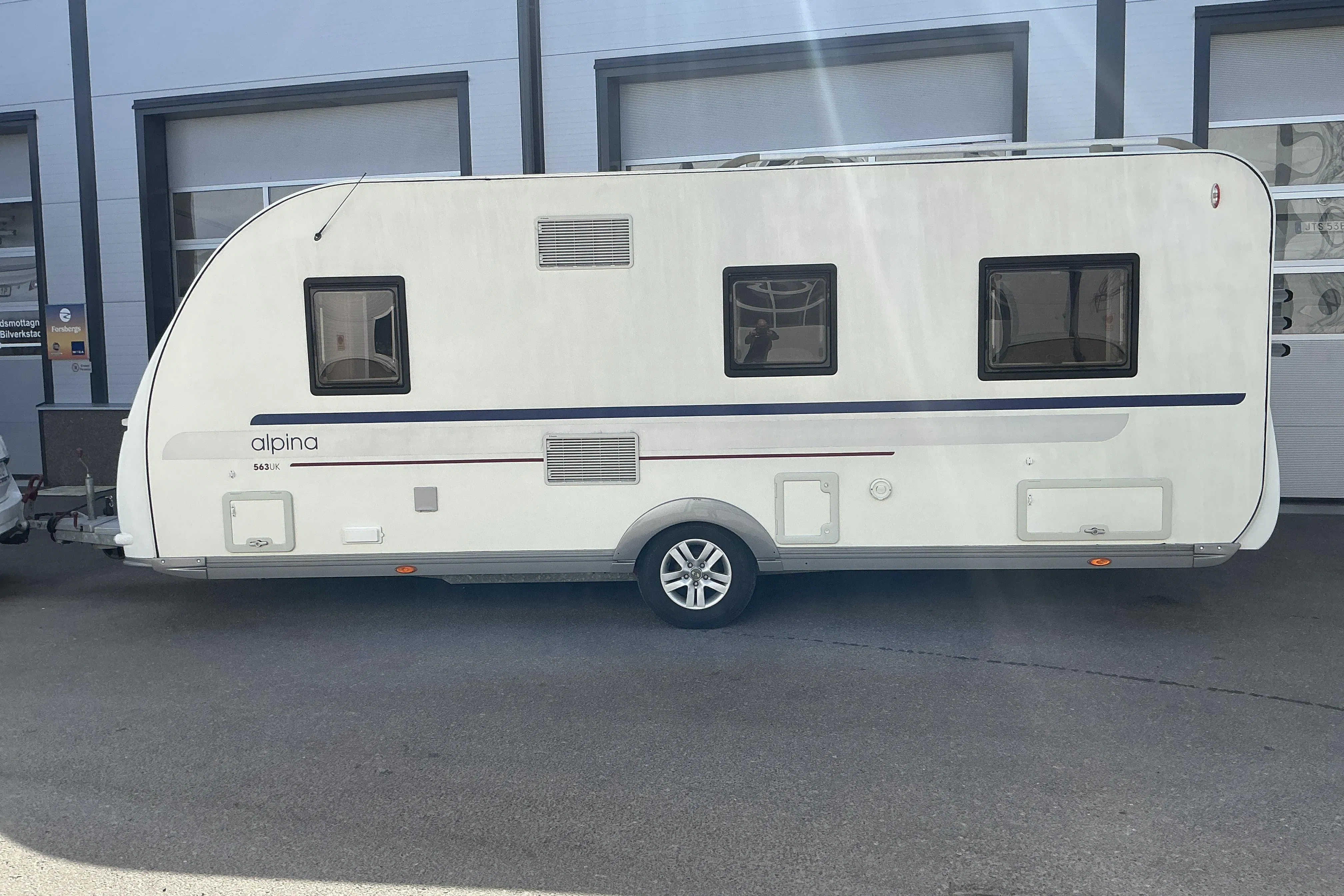 Presentationsfoto 2 av 36: ADRIA alpina 563UK Husvagn - 0 km - vit - 2012