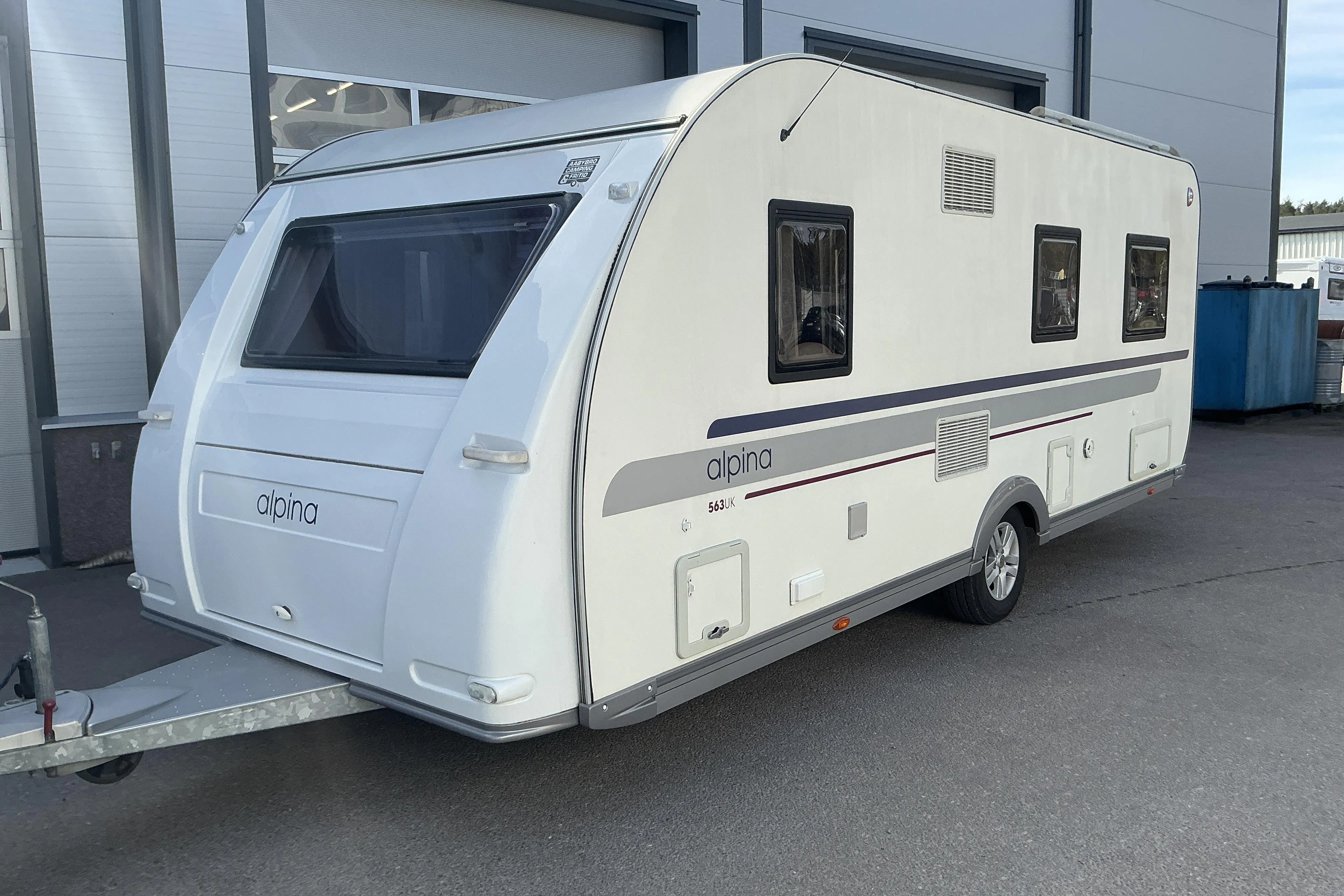 Presentationsfoto 1 av 36: ADRIA alpina 563UK Husvagn - 0 km - vit - 2012