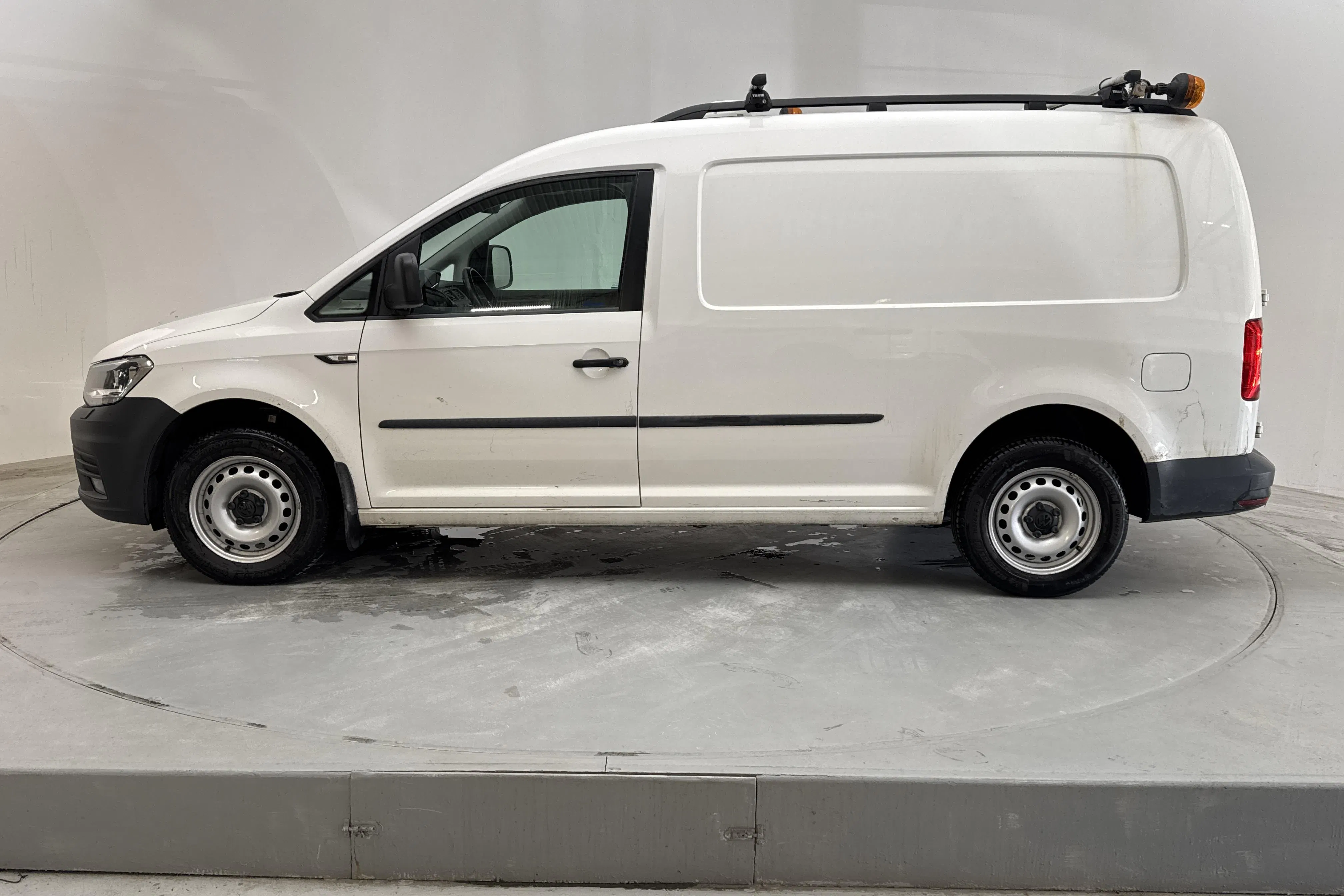 Presentationsfoto 2 av 13: VW Caddy 2.0 TDI Maxi Skåp 4MOTION (122hk) - 17 628 mil - Manuell - vit - 2020