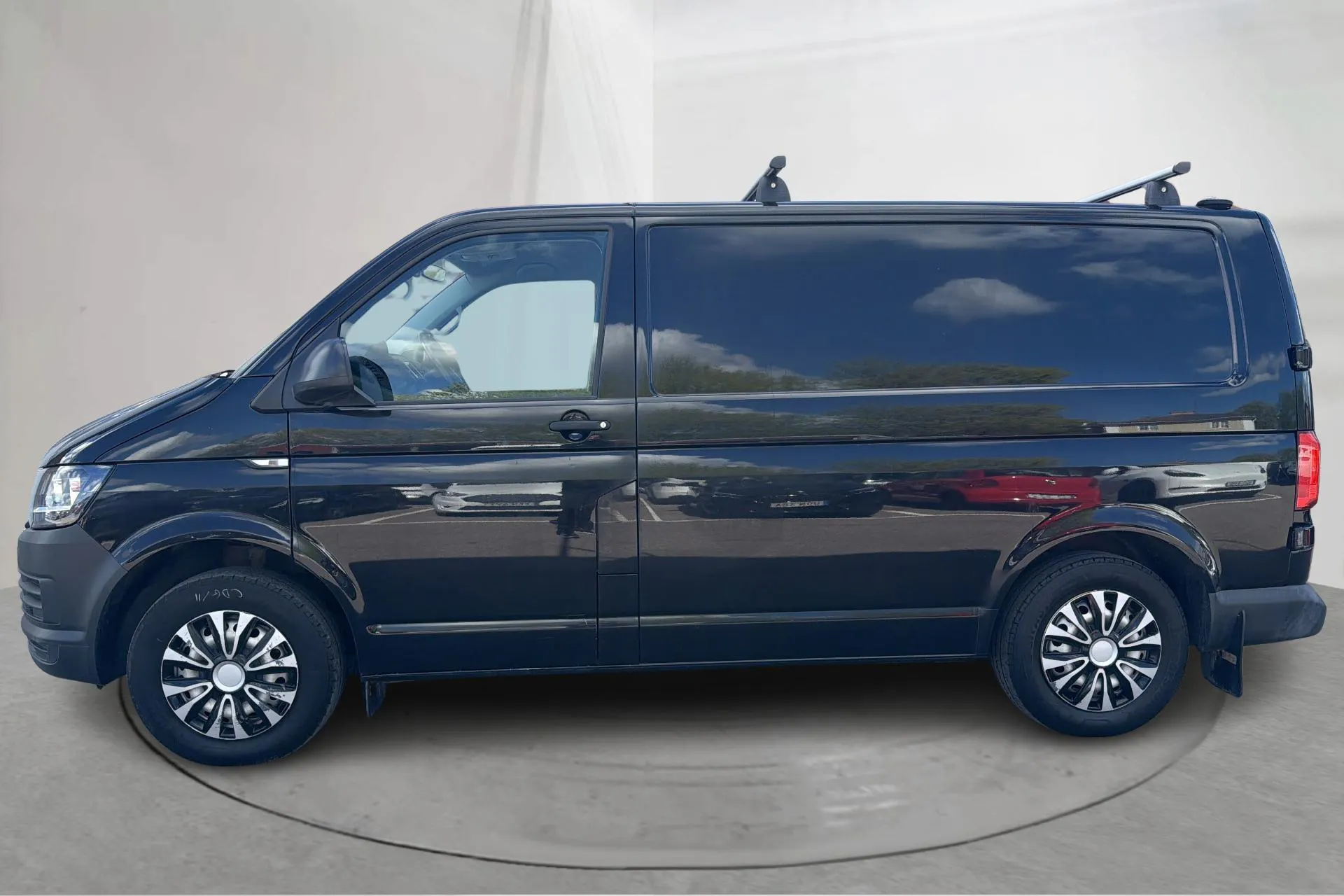 Esittelykuva 2 osoitteesta 15: VW Transporter T6 2.0 TDI BMT Skåp 4MOTION (150hk) - 188 750 km - Automaattinen - musta - 2017