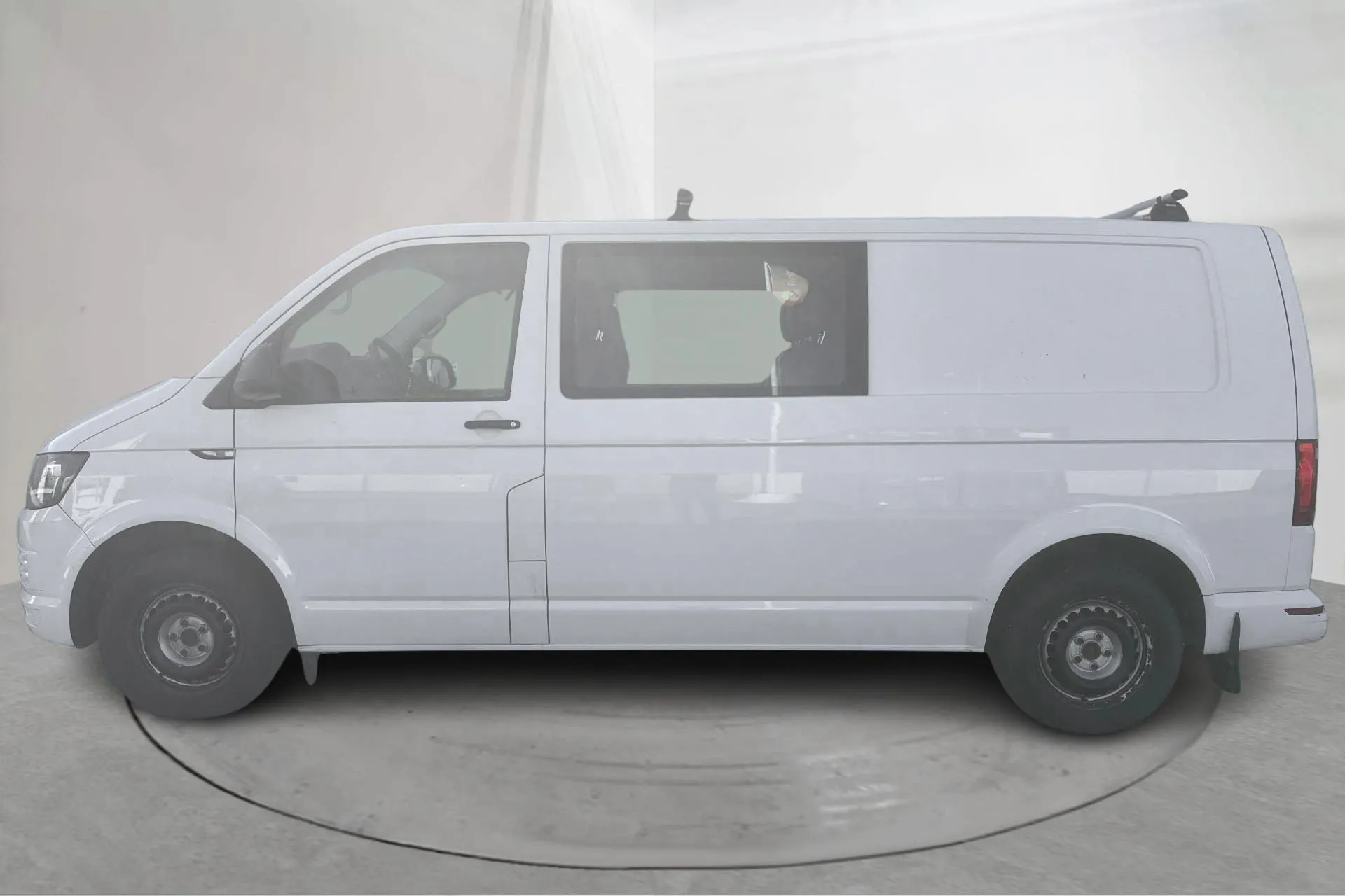 Presentationsfoto 2 av 17: VW Transporter T6 2.0 TDI BMT Skåp 4MOTION (150hk) - 24 191 mil - Automat - vit - 2018
