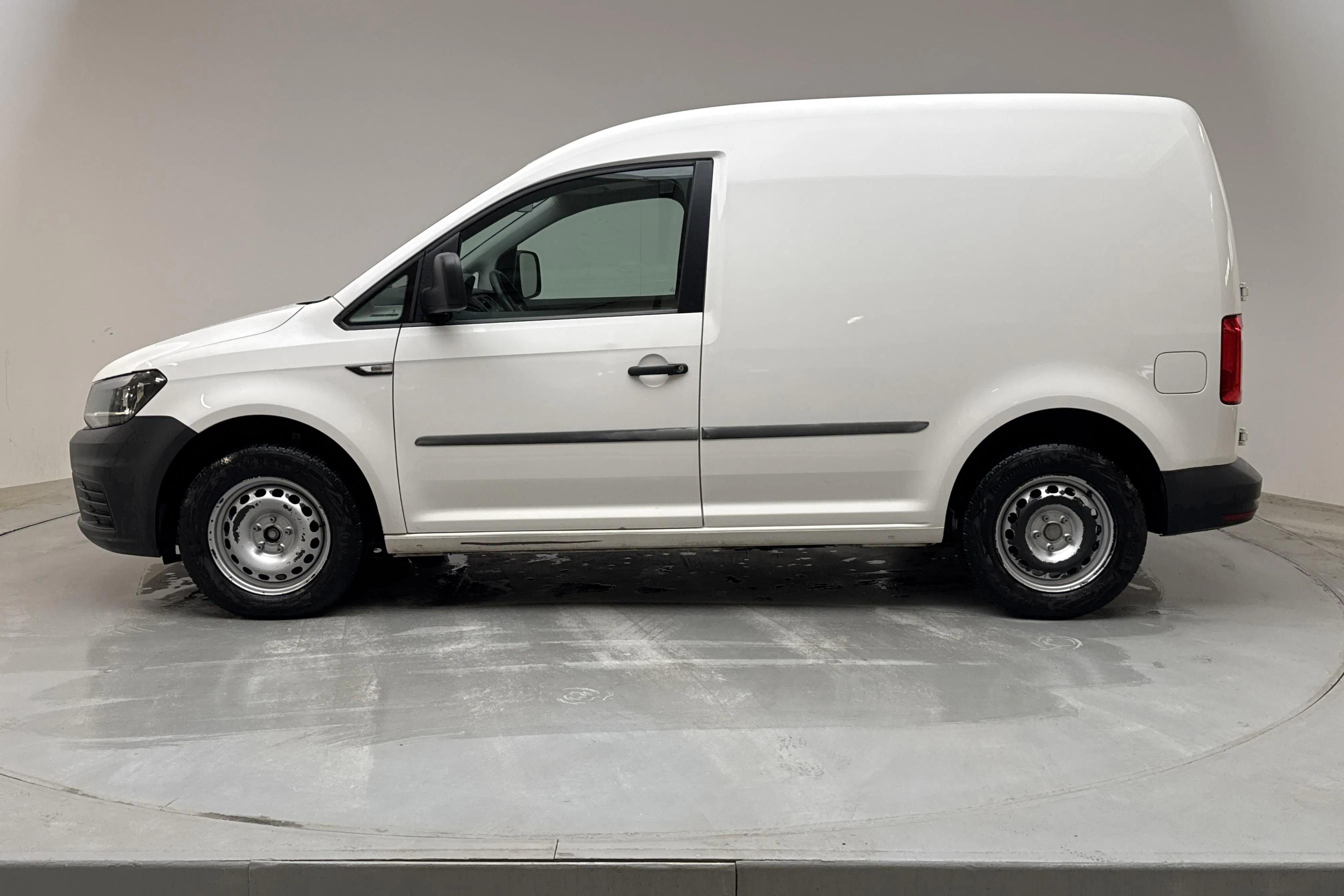 Presentationsfoto 2 av 11: VW Caddy 2.0 TDI Skåp (102hk) - 14 436 mil - Automat - vit - 2019