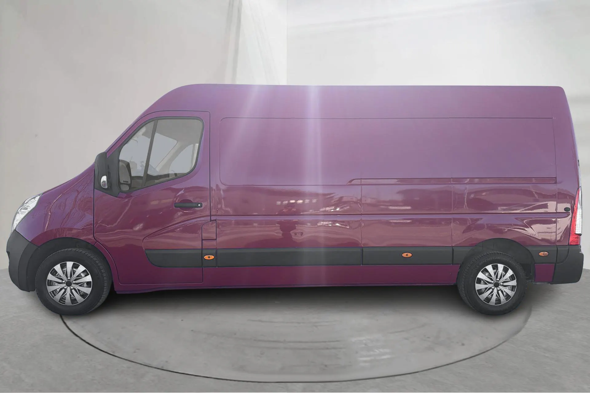 Presentationsfoto 2 av 14: Opel Movano 2.3 CDTI 2WD Skåp (163hk) - 12 747 mil - Manuell - röd - 2016