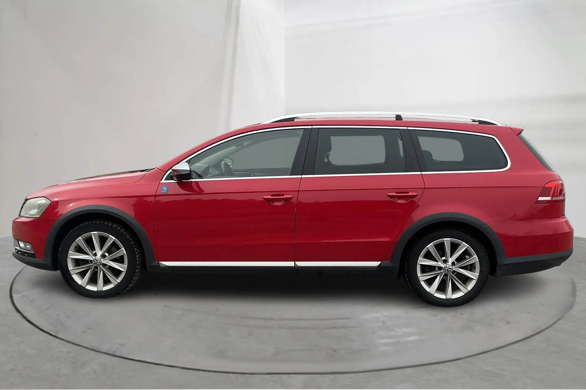Presentationsfoto 2 av 14: VW Passat Alltrack 2.0 TDI BlueMotion Technology 4Motion (170hk) - 25 256 mil - Automat - röd - 2013