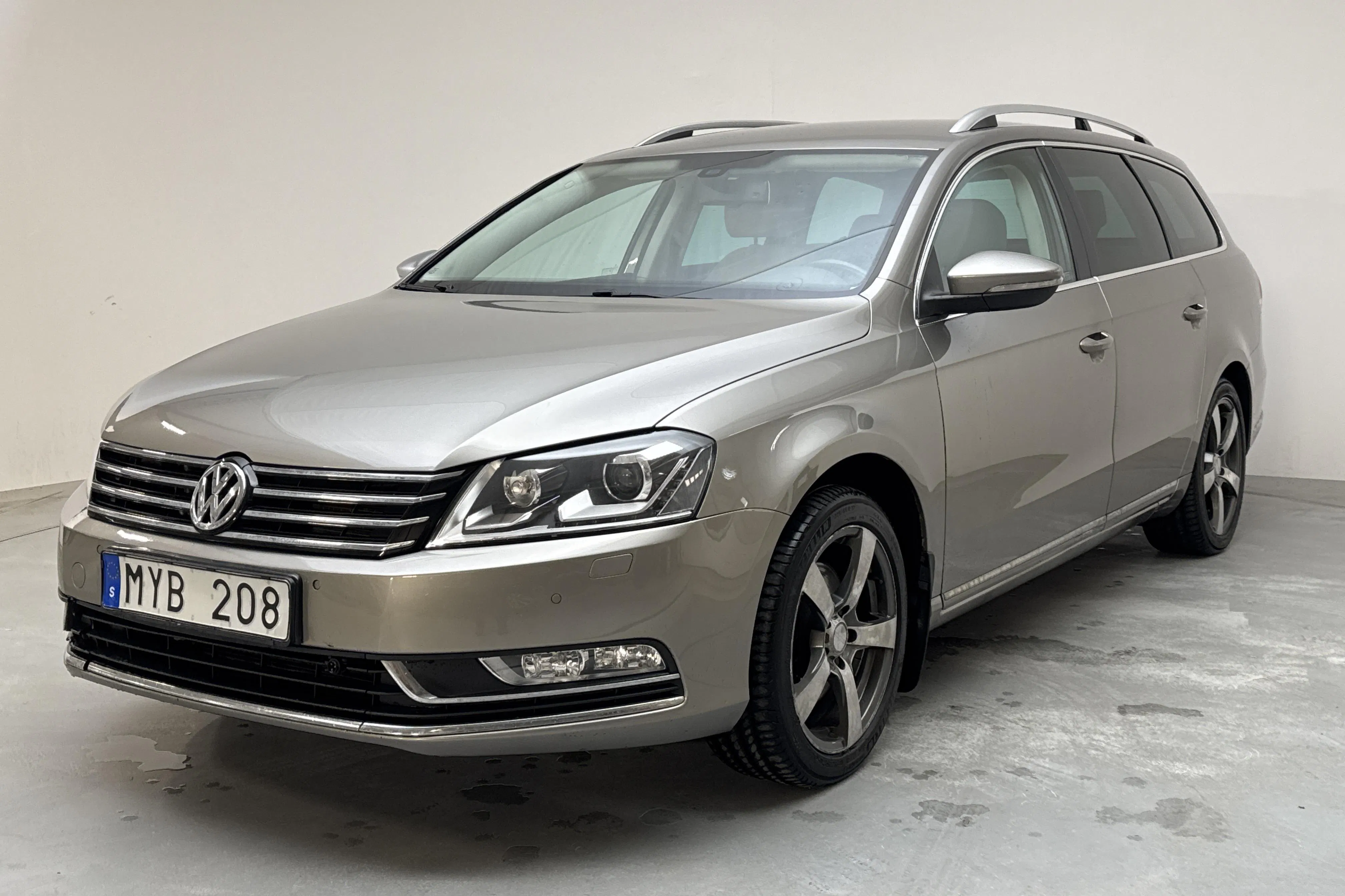 Presentationsfoto 1 av 14: VW Passat 1.4 TSI EcoFuel Variant (150hk) - 14 144 mil - Manuell - Light Brown - 2013