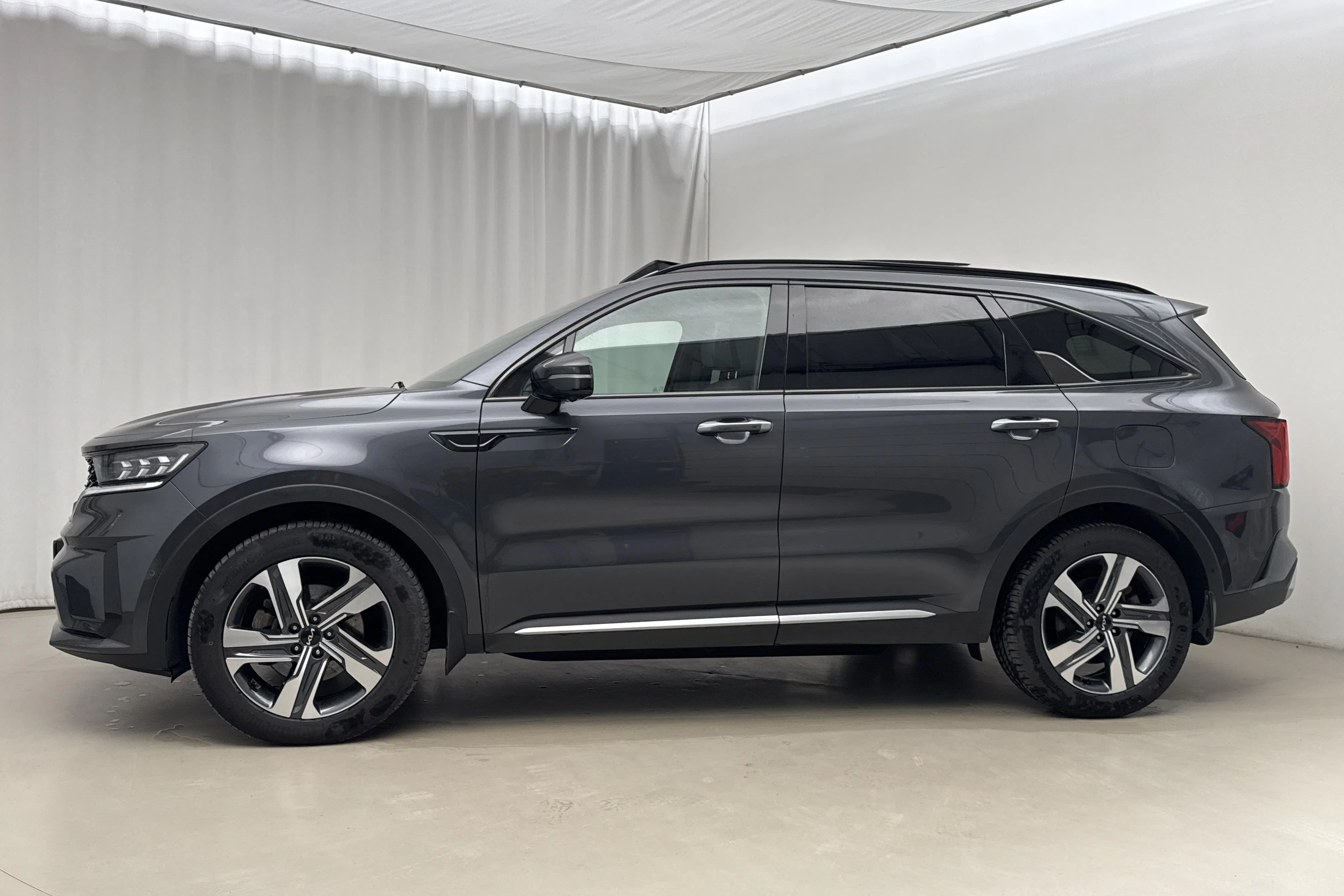 Presentation photo 2 of 28: KIA Sorento 1.6 T-GDi Plug-in Hybrid AWD (265hk) - 41 700 km - Automatic - gray - 2023