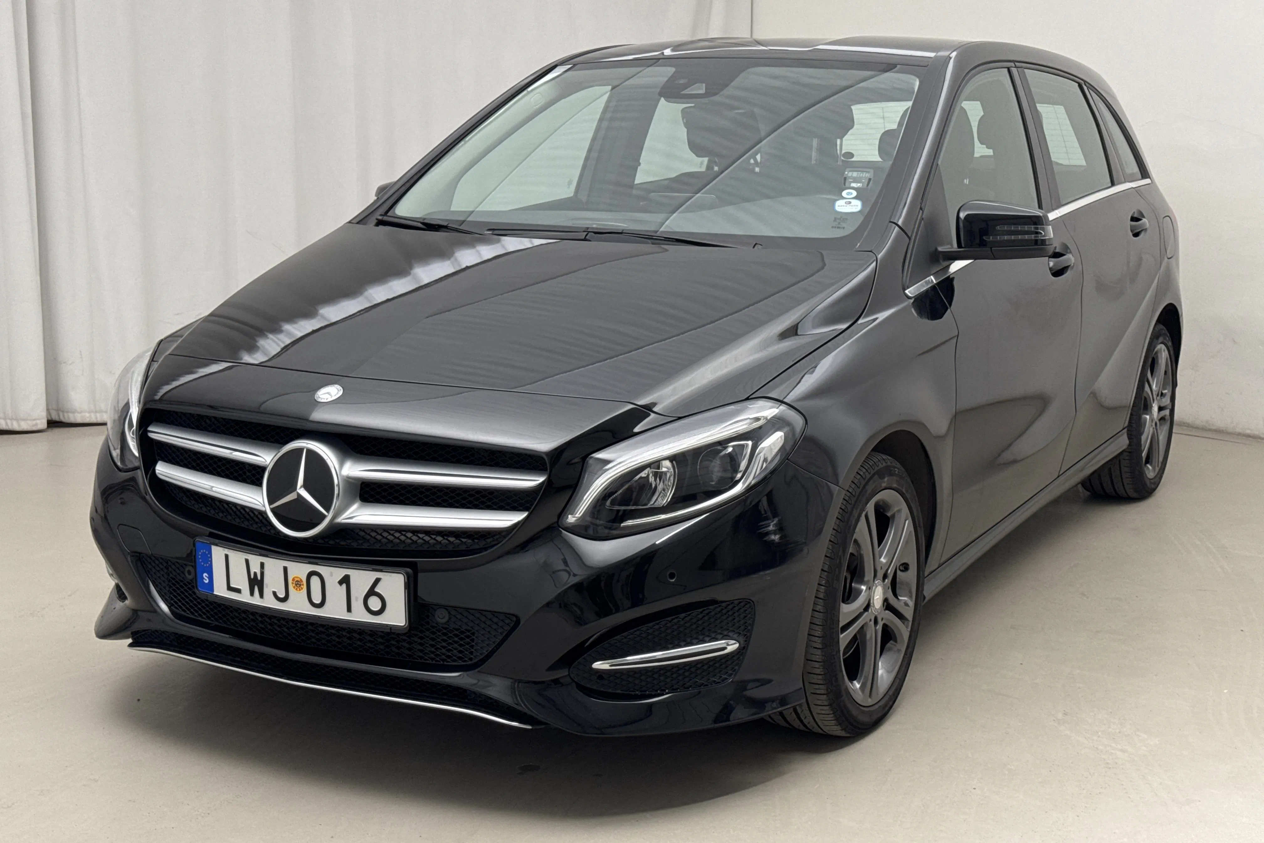 Presentationsfoto 1 av 19: Mercedes B 200 W246 (156hk) - 3 836 mil - Automat - svart - 2015