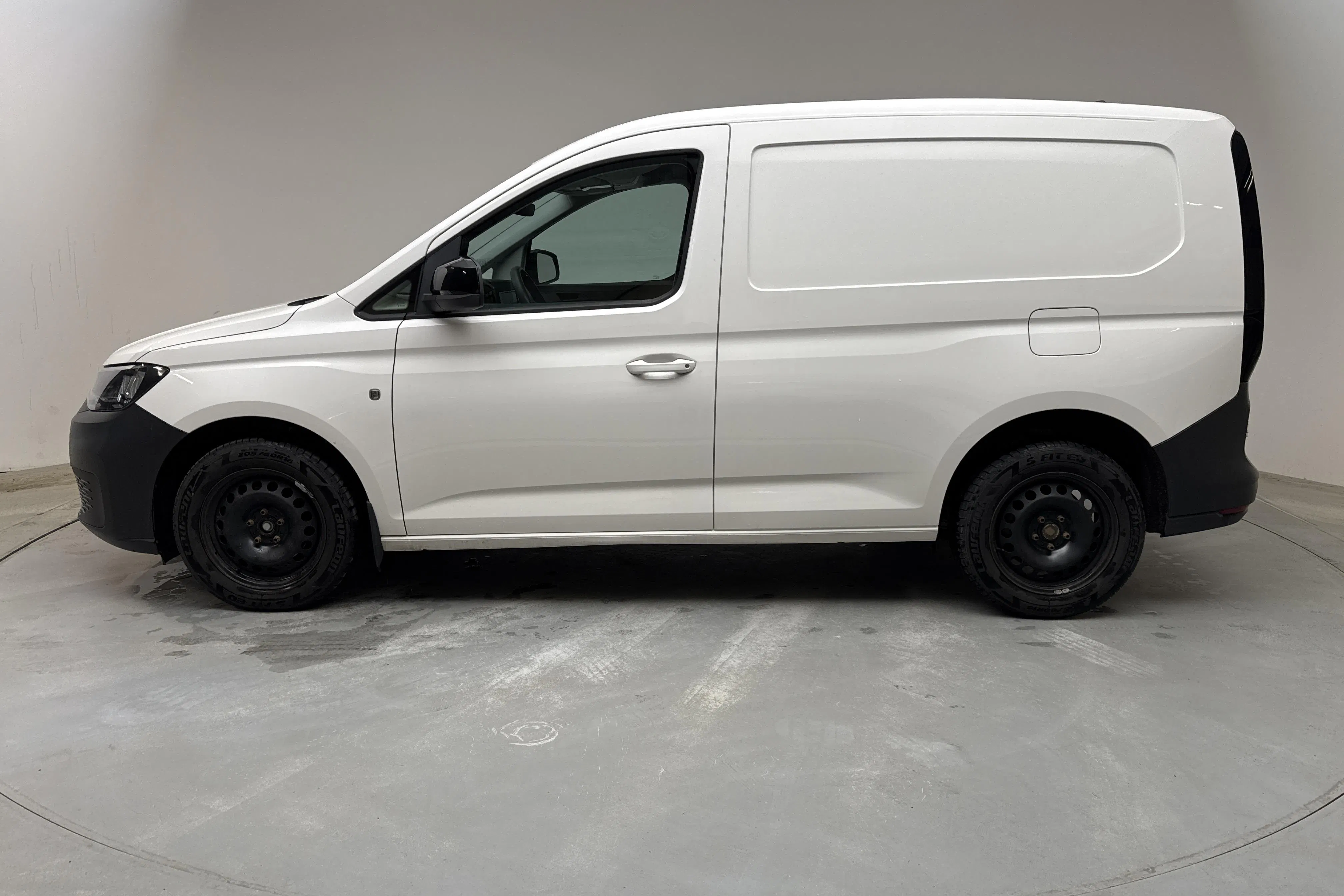 Presentation photo 2 of 12: VW Caddy Cargo 2.0 TDI Skåp (75hk) - 125 350 km - Manual - white - 2021