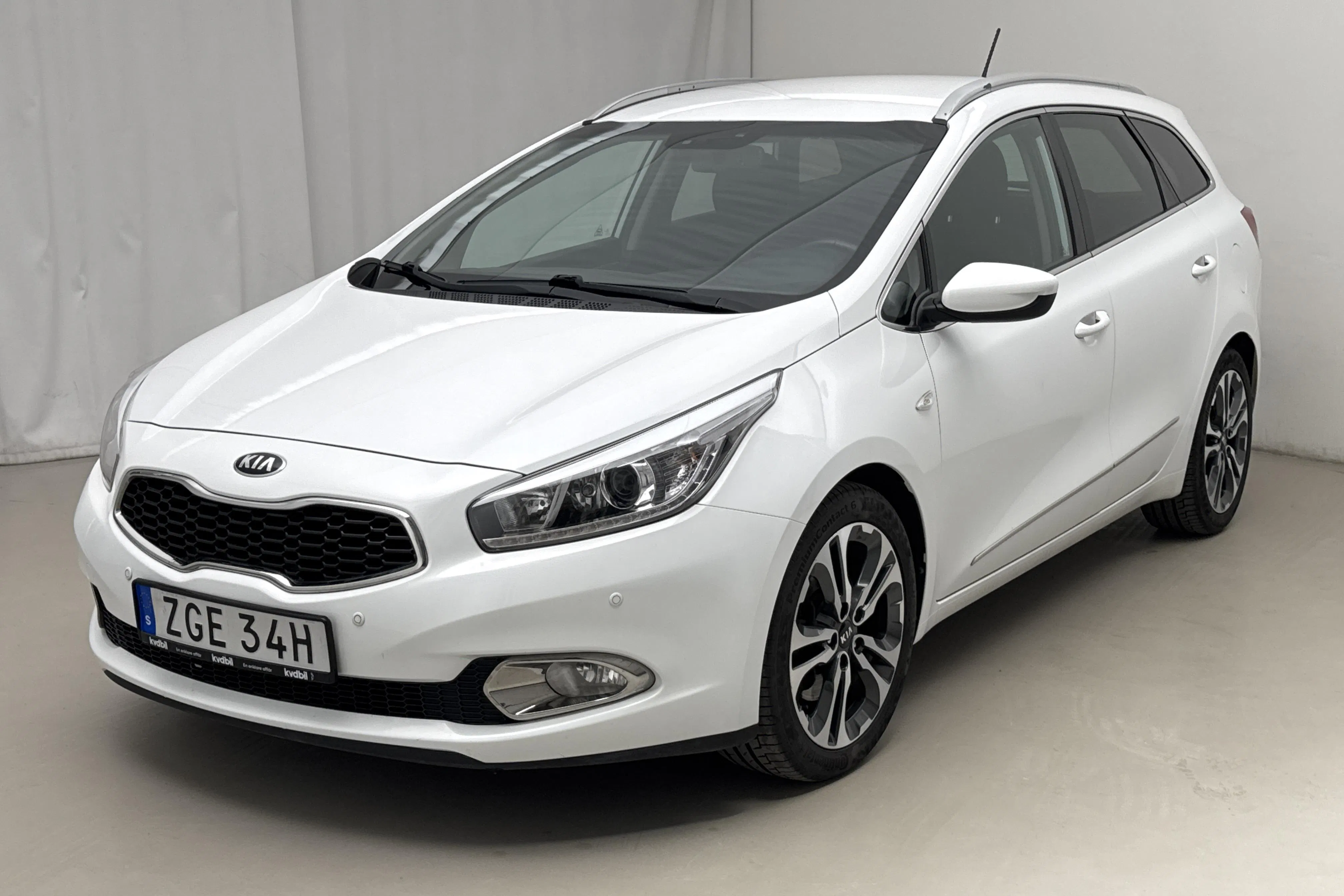 Presentationsfoto 1 av 19: KIA Cee'd 1.6 SW (135hk) - 8 931 mil - Manuell - vit - 2015