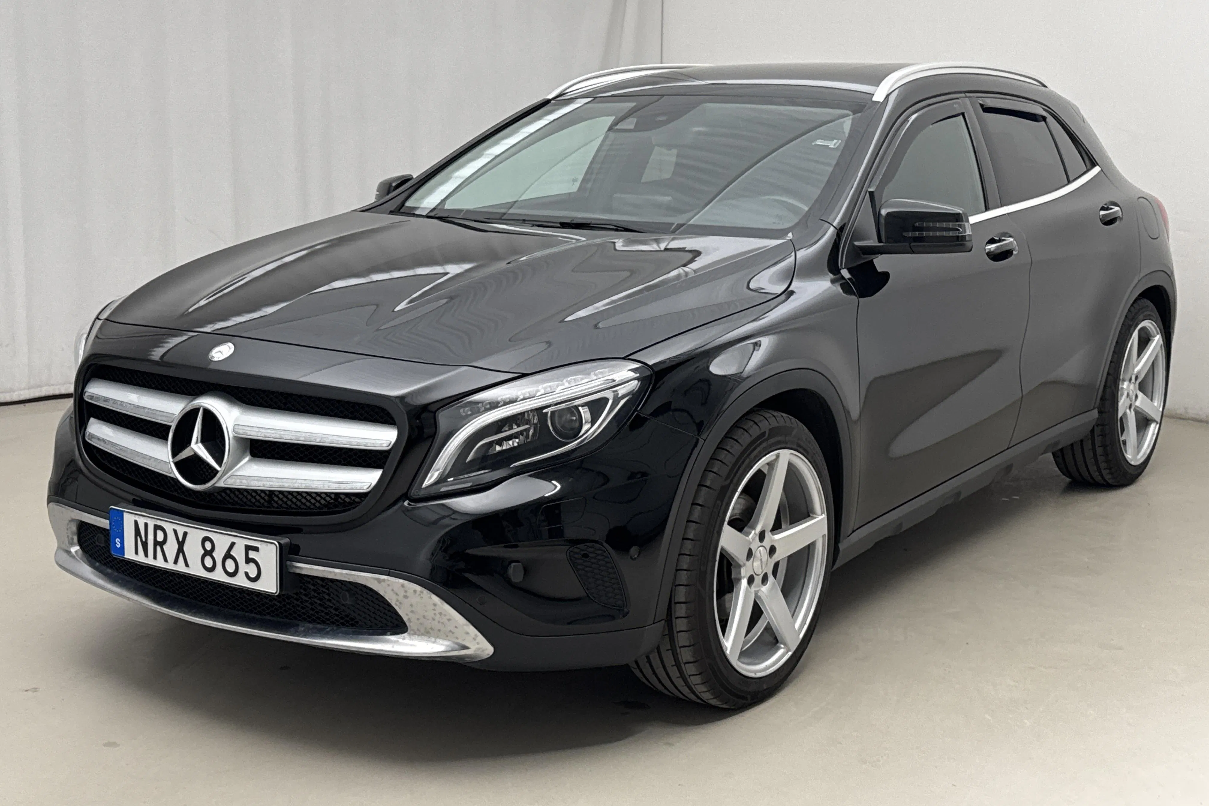 Presentationsfoto 1 av 17: Mercedes GLA 220 d 4MATIC X156 (170hk) - 14 725 mil - Automat - svart - 2017