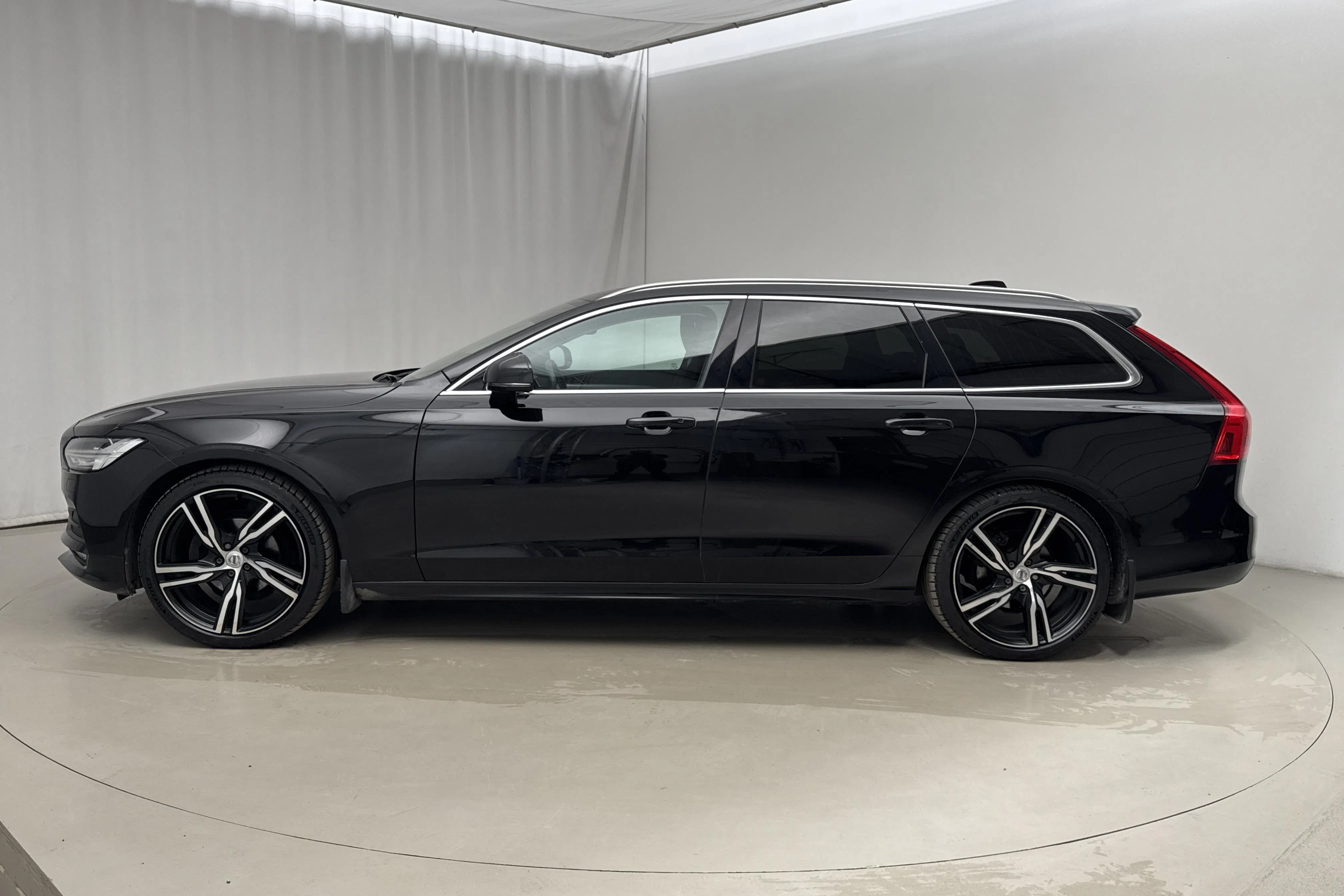 Presentation photo 2 of 22: Volvo V90 D4 AWD (190hk) - 104 260 km - Automatic - black - 2020