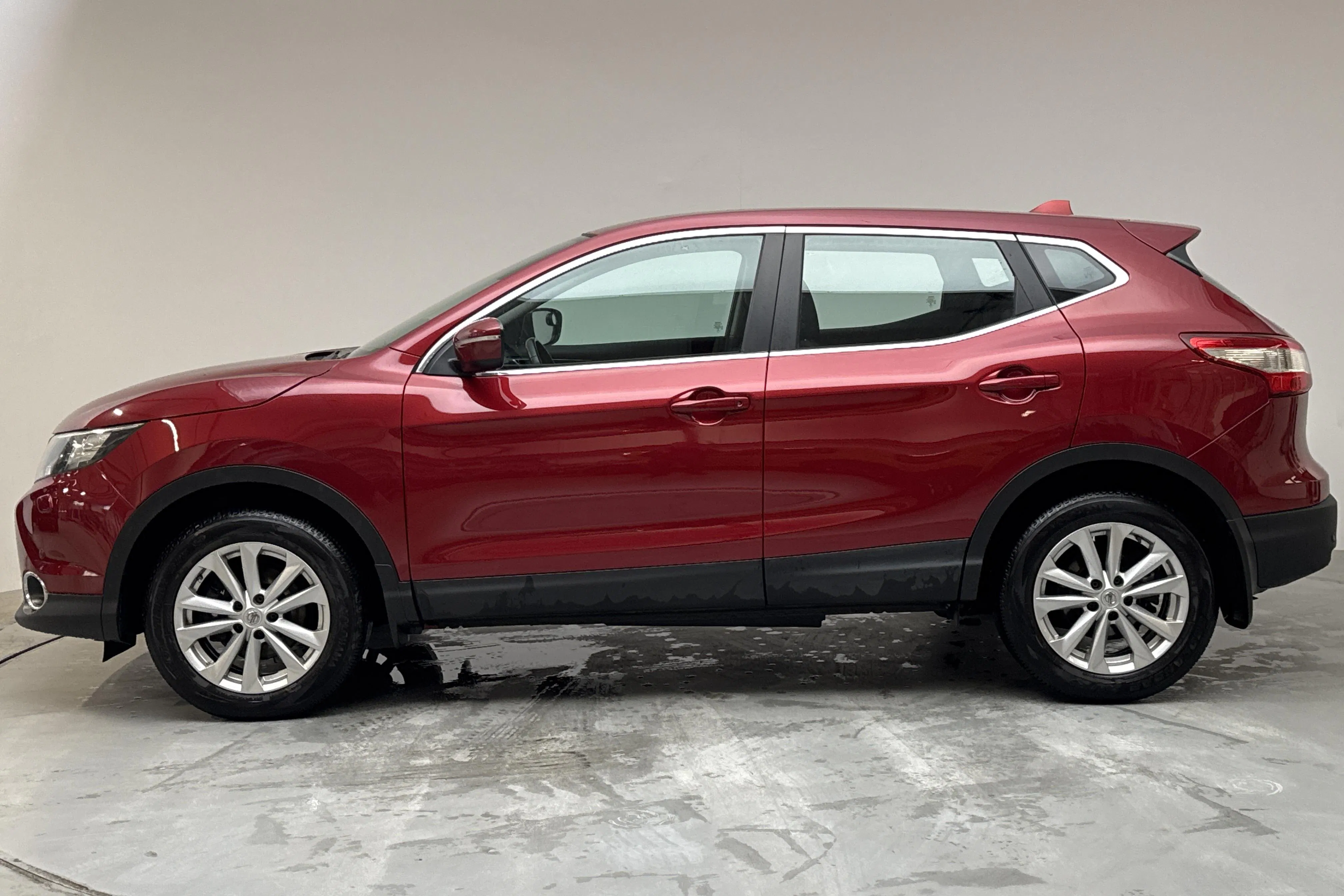 Presentationsfoto 2 av 13: Nissan Qashqai 1.2 (115hk) - 11 012 mil - Manuell - röd - 2014