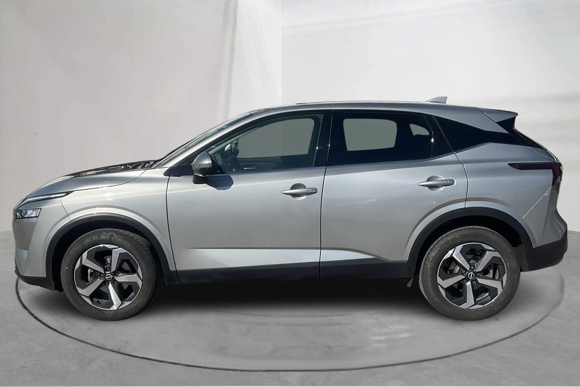 Presentationsfoto 2 av 16: Nissan Qashqai 1.3 MHEV (158hk) - 2 535 mil - Automat - silver - 2024