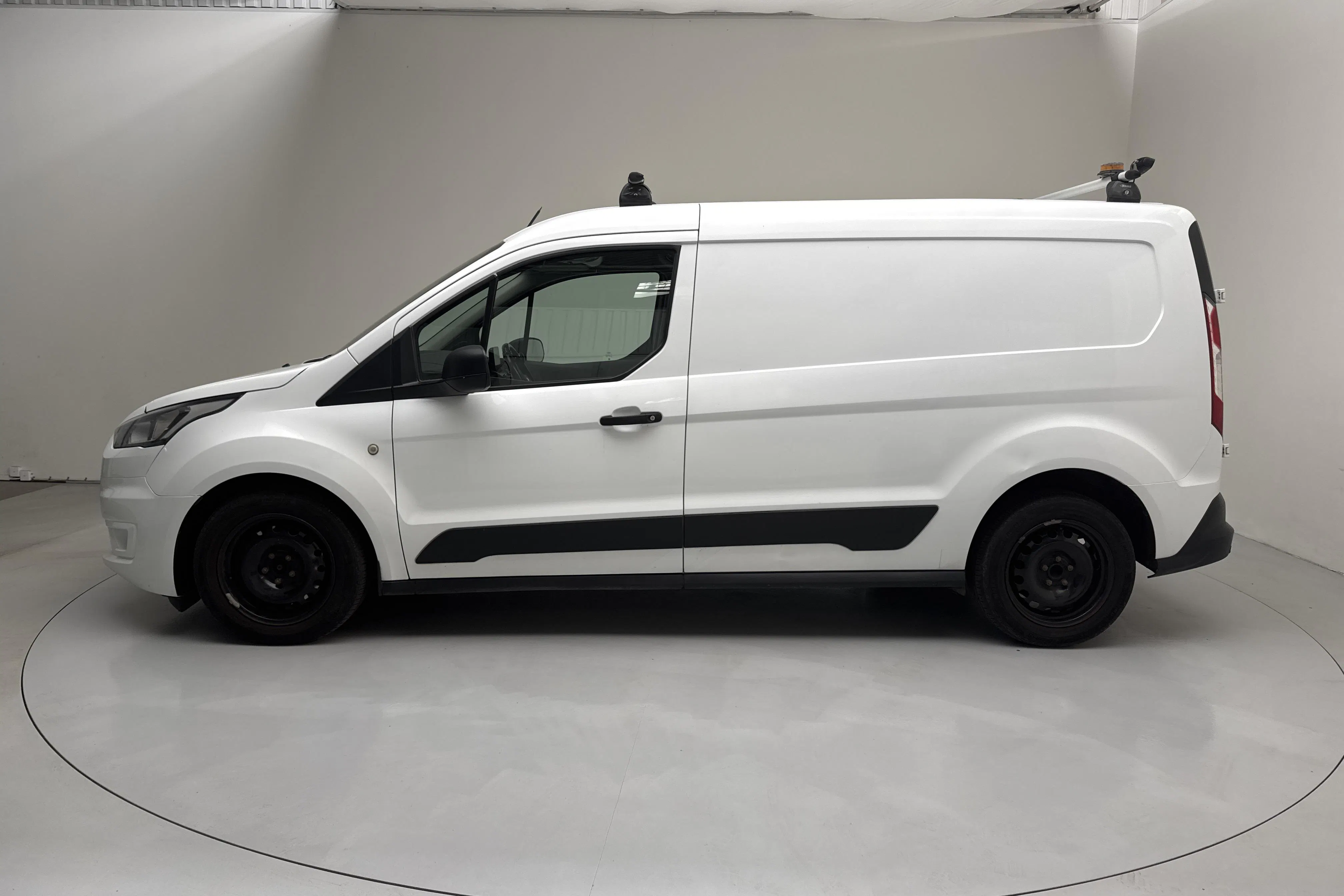 Presentationsfoto 2 av 14: Ford Transit Connect 1.5 EcoBlue (100hk) - 16 235 mil - Automat - vit - 2020