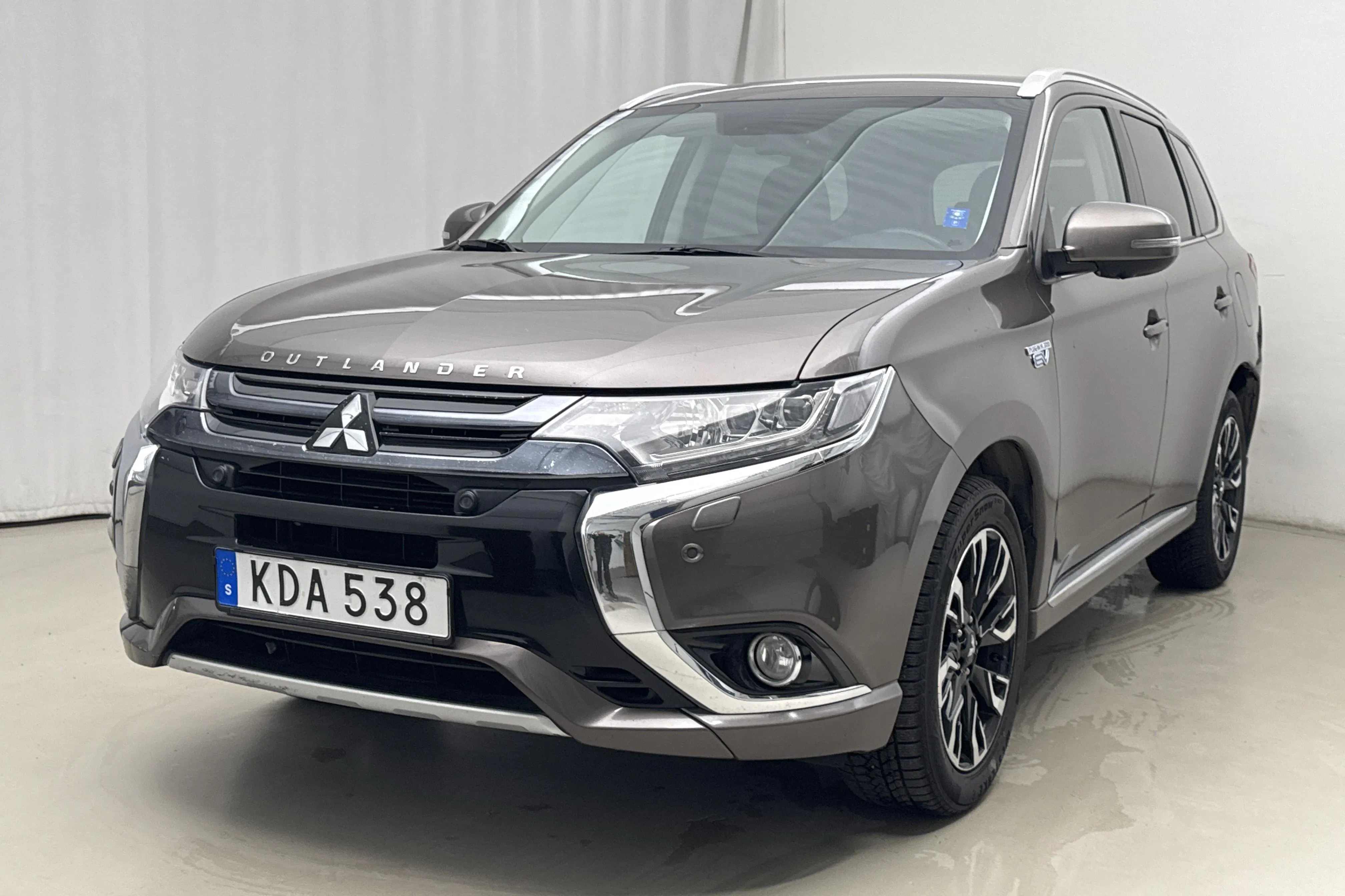 Presentation photo 1 of 19: Mitsubishi Outlander 2.0 Plug-in Hybrid 4WD (203hk) - 230 940 km - Automatic - brown - 2016