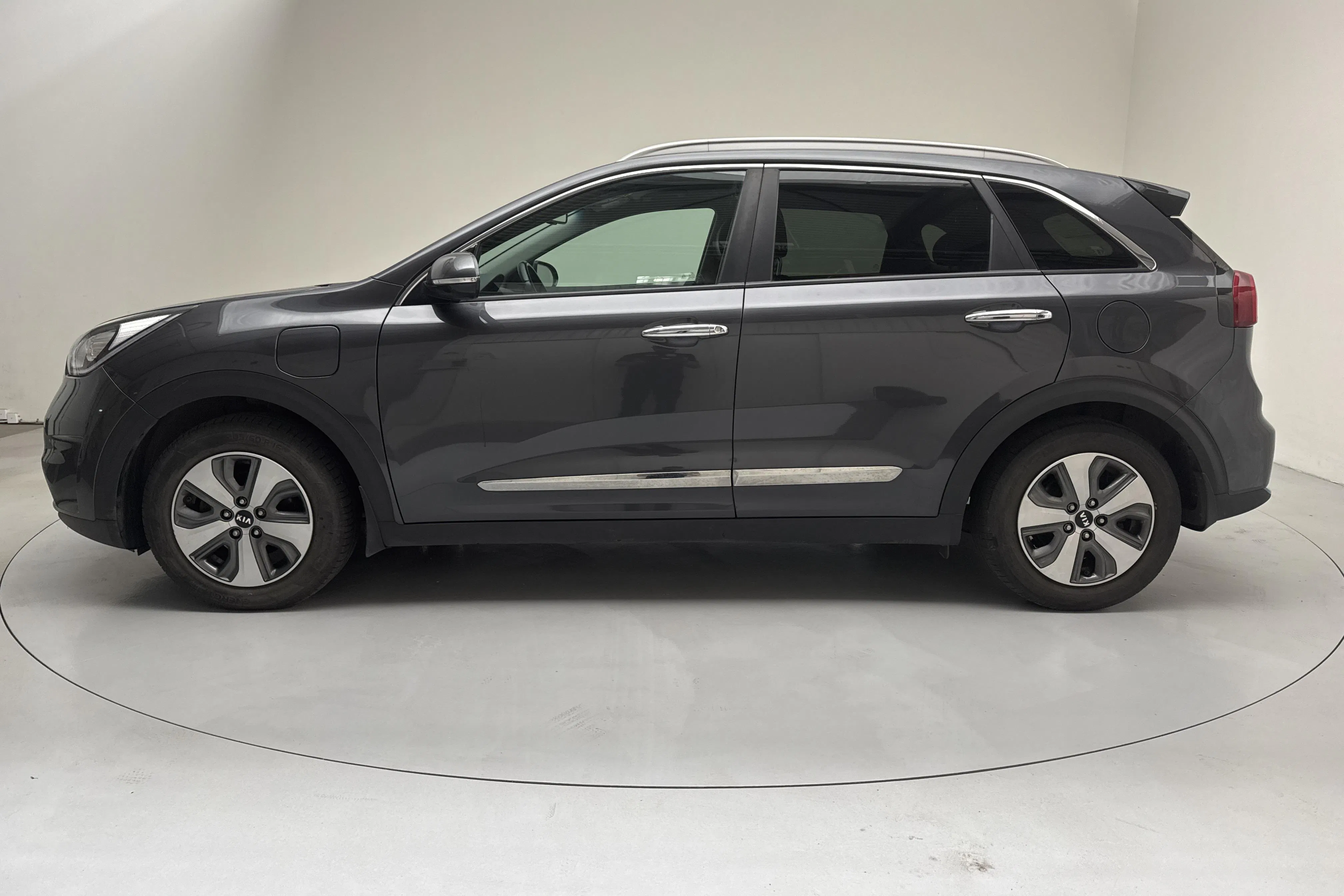 Presentationsfoto 2 av 17: KIA Niro Plug-in Hybrid 1.6 (141hk) - 15 773 mil - Automat - grå - 2019