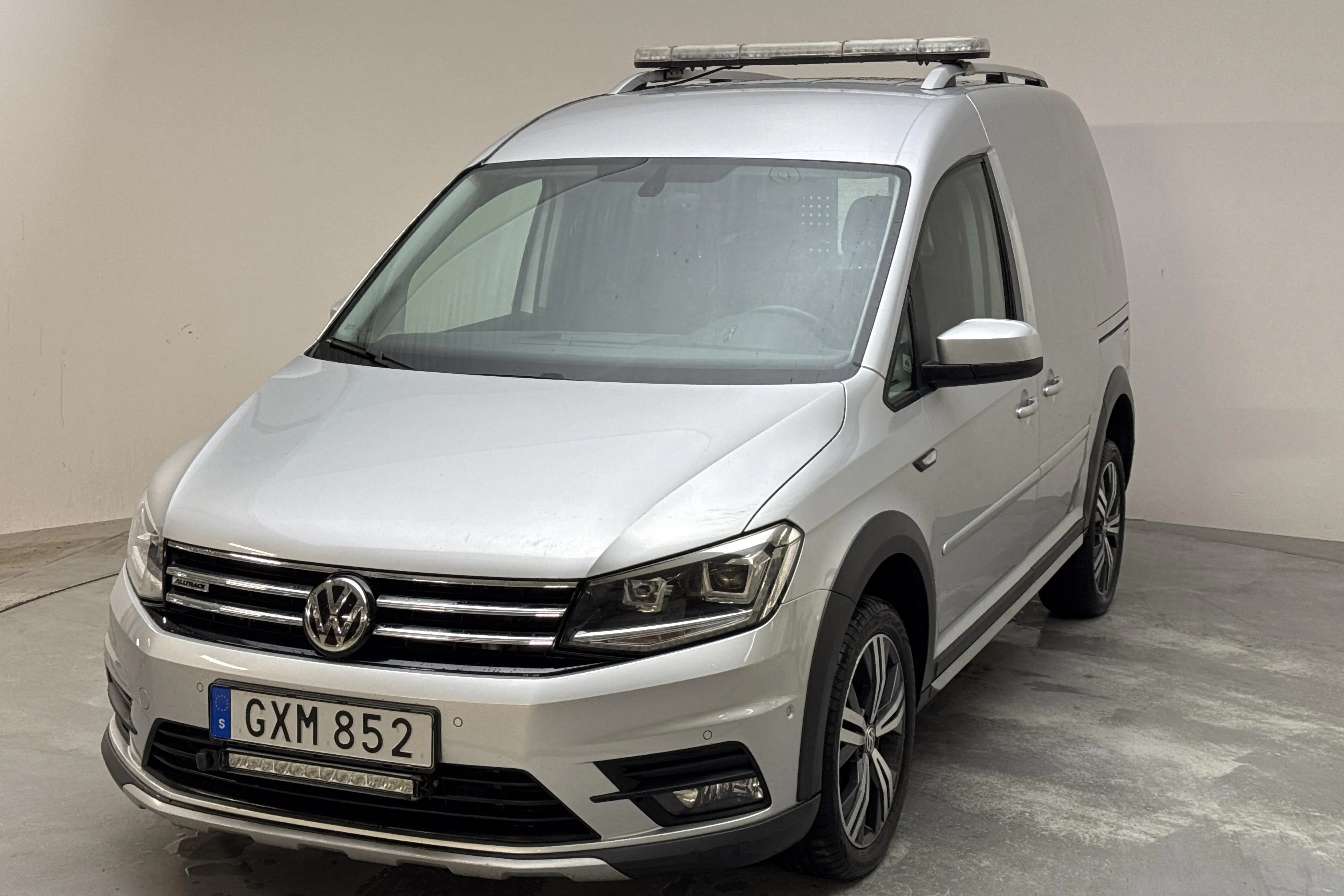 Presentationsfoto 1 av 12: VW Caddy Alltrack 2.0 TDI Skåp 4MOTION (150hk) - 19 554 mil - Automat - silver - 2017