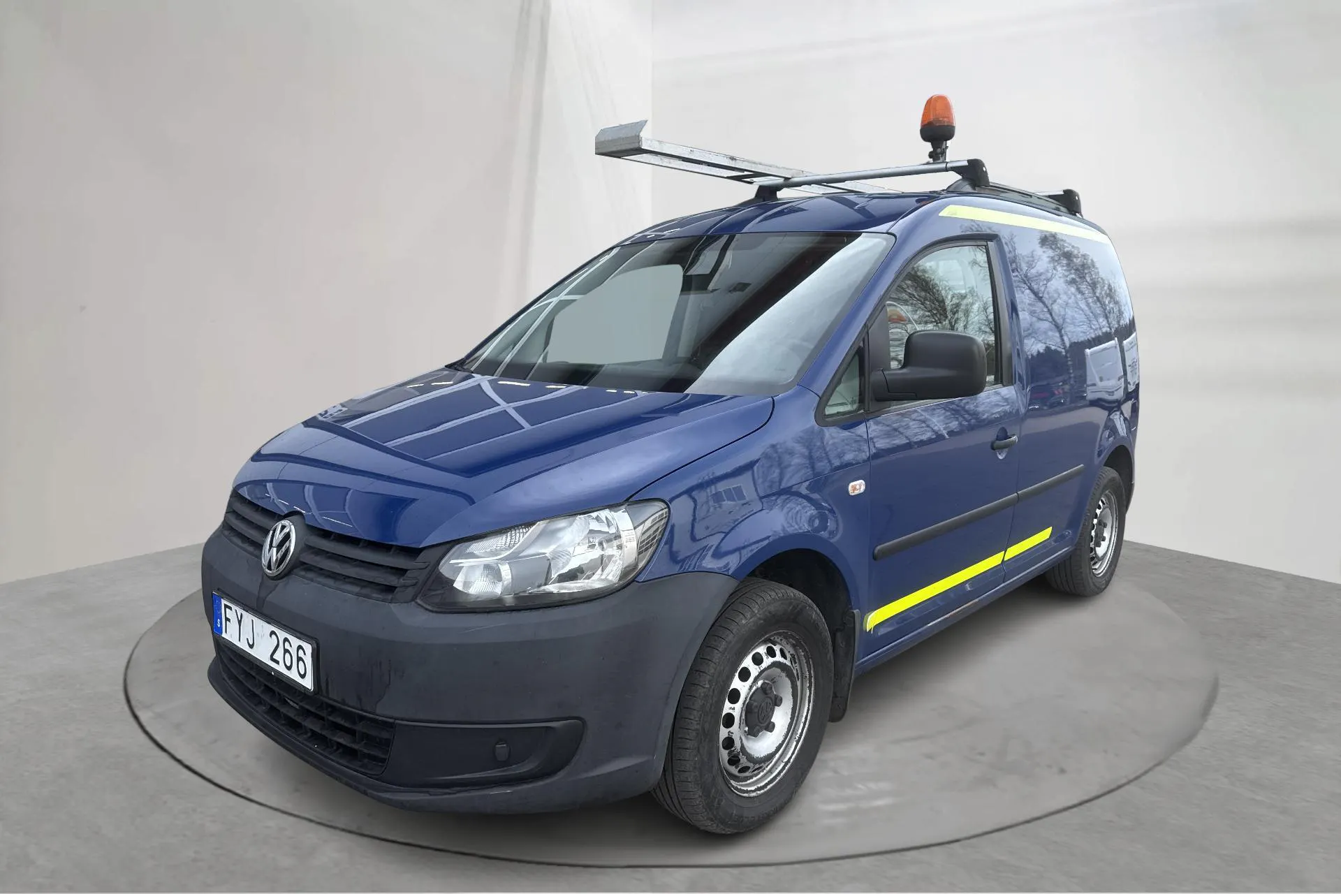 Presentation photo 1 of 15: VW Caddy 1.6 TDI Skåp (75hk) - 178 110 km - Manual - Dark Blue - 2012