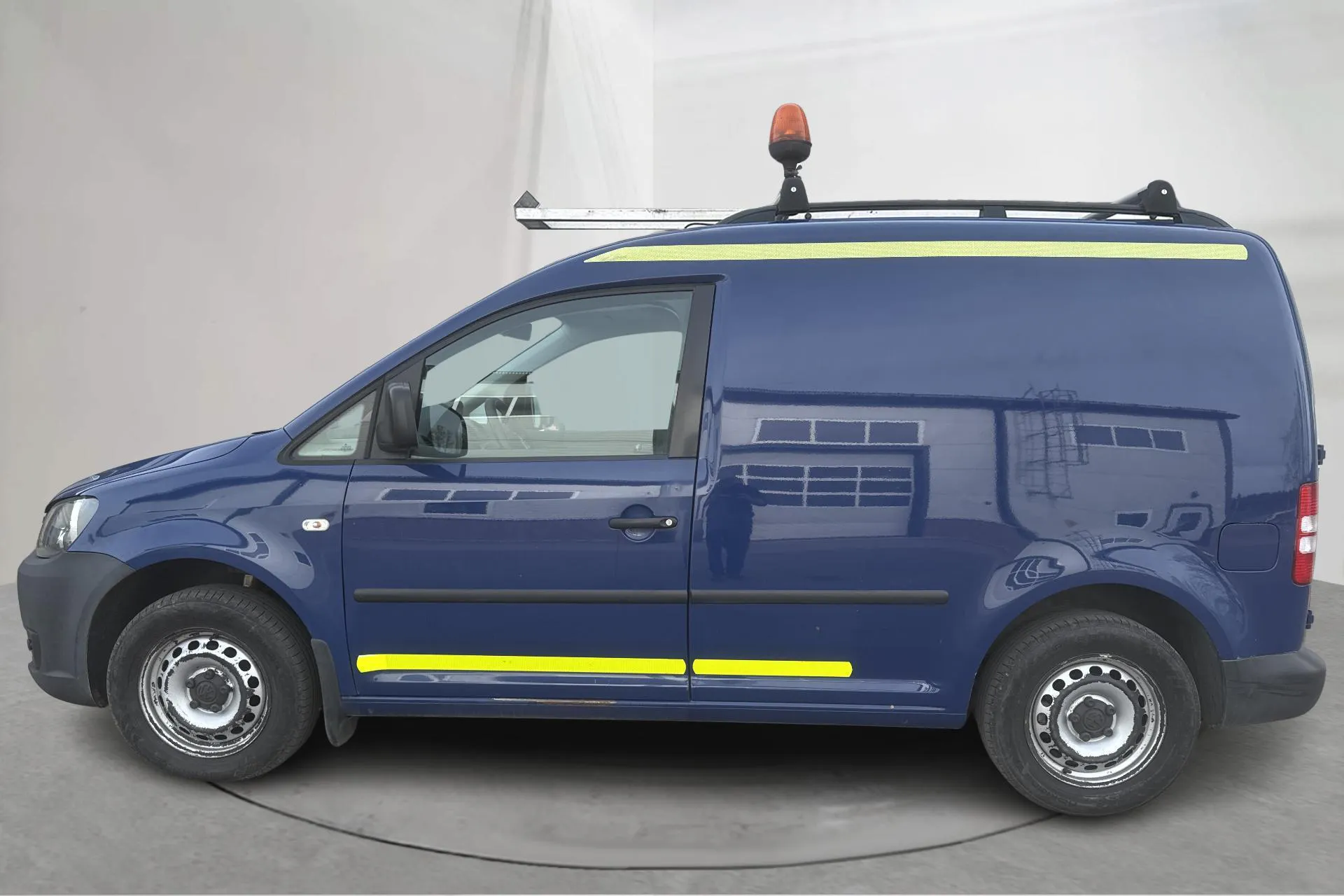 Presentation photo 2 of 15: VW Caddy 1.6 TDI Skåp (75hk) - 178 110 km - Manual - Dark Blue - 2012