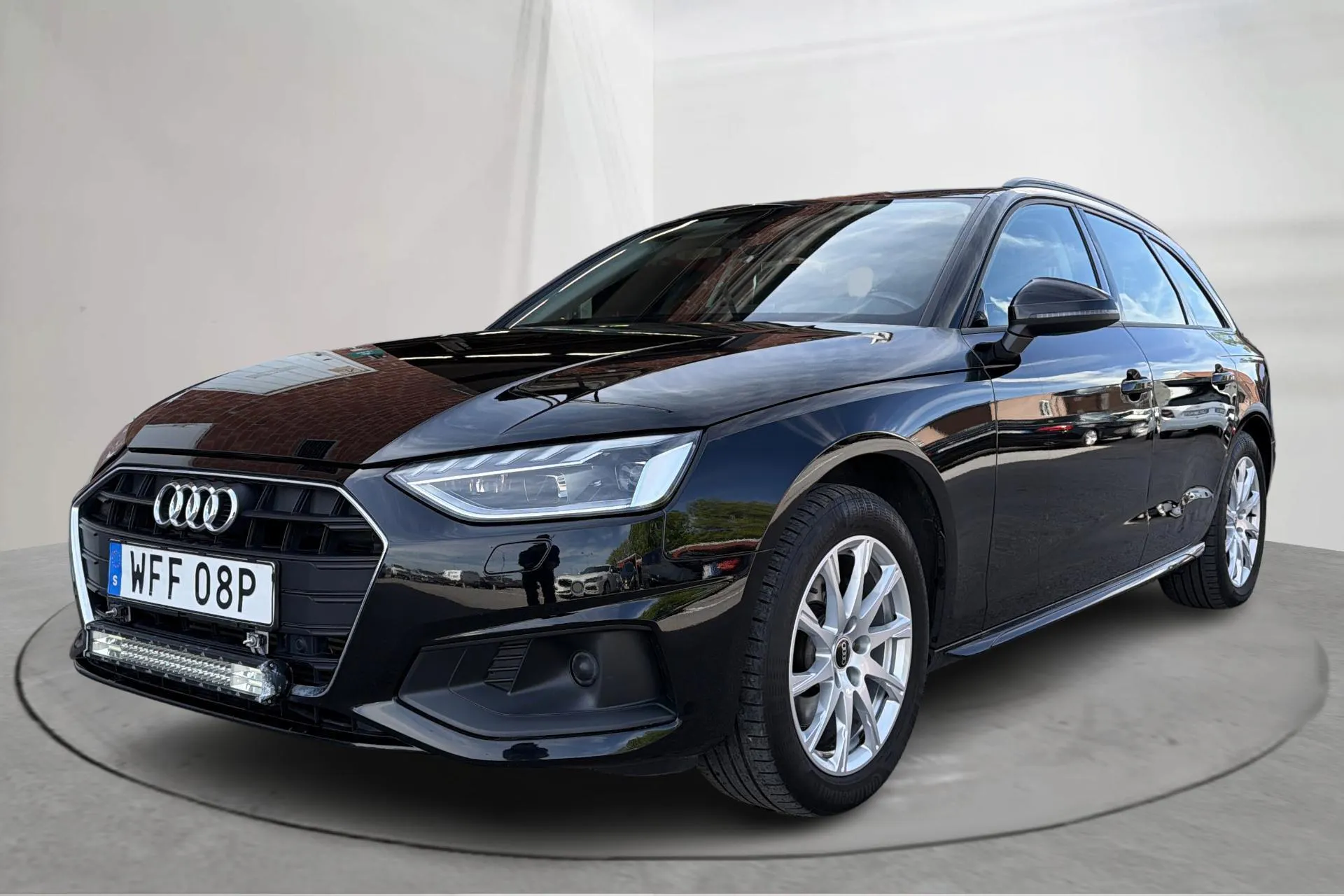 Presentationsfoto 1 av 15: Audi A4 2.0 TFSI g-tron Avant (170hk) - 6 986 mil - Automat - svart - 2021