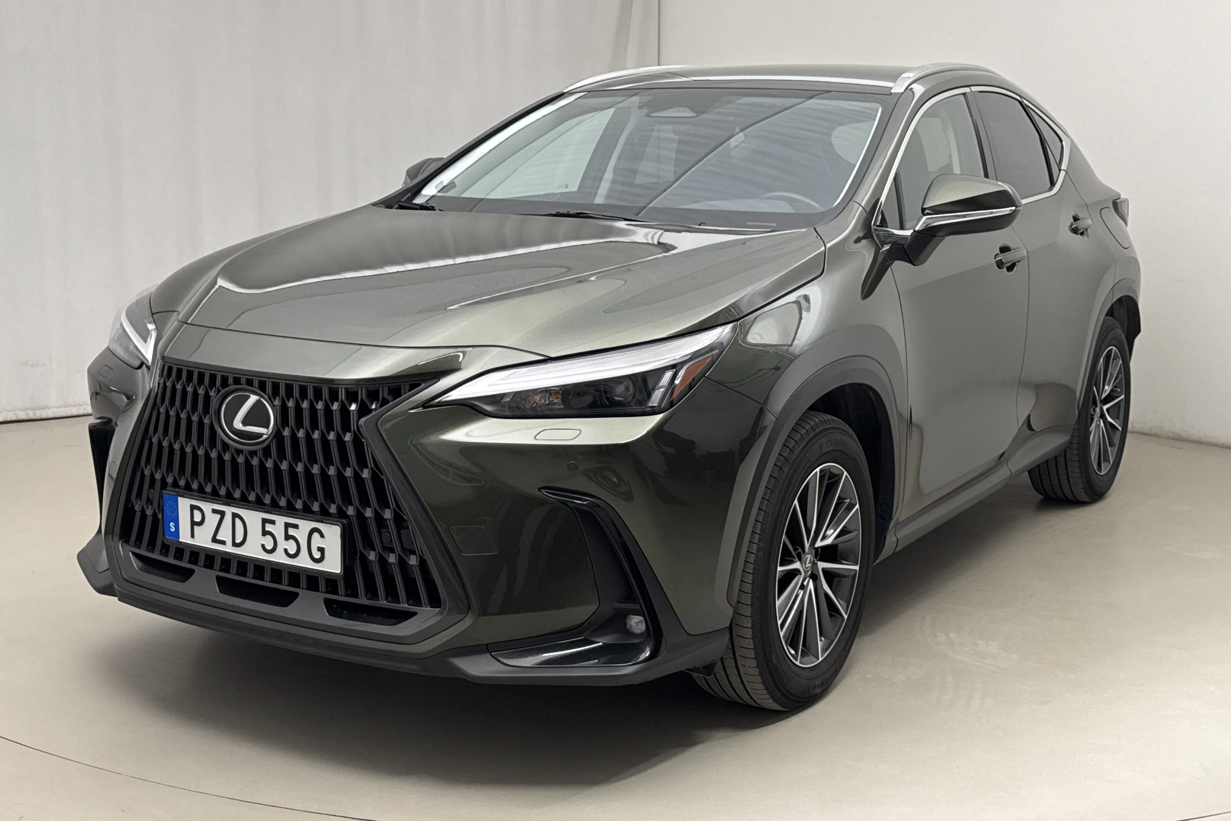 Lexus NX 450h+ AWD (309hk)