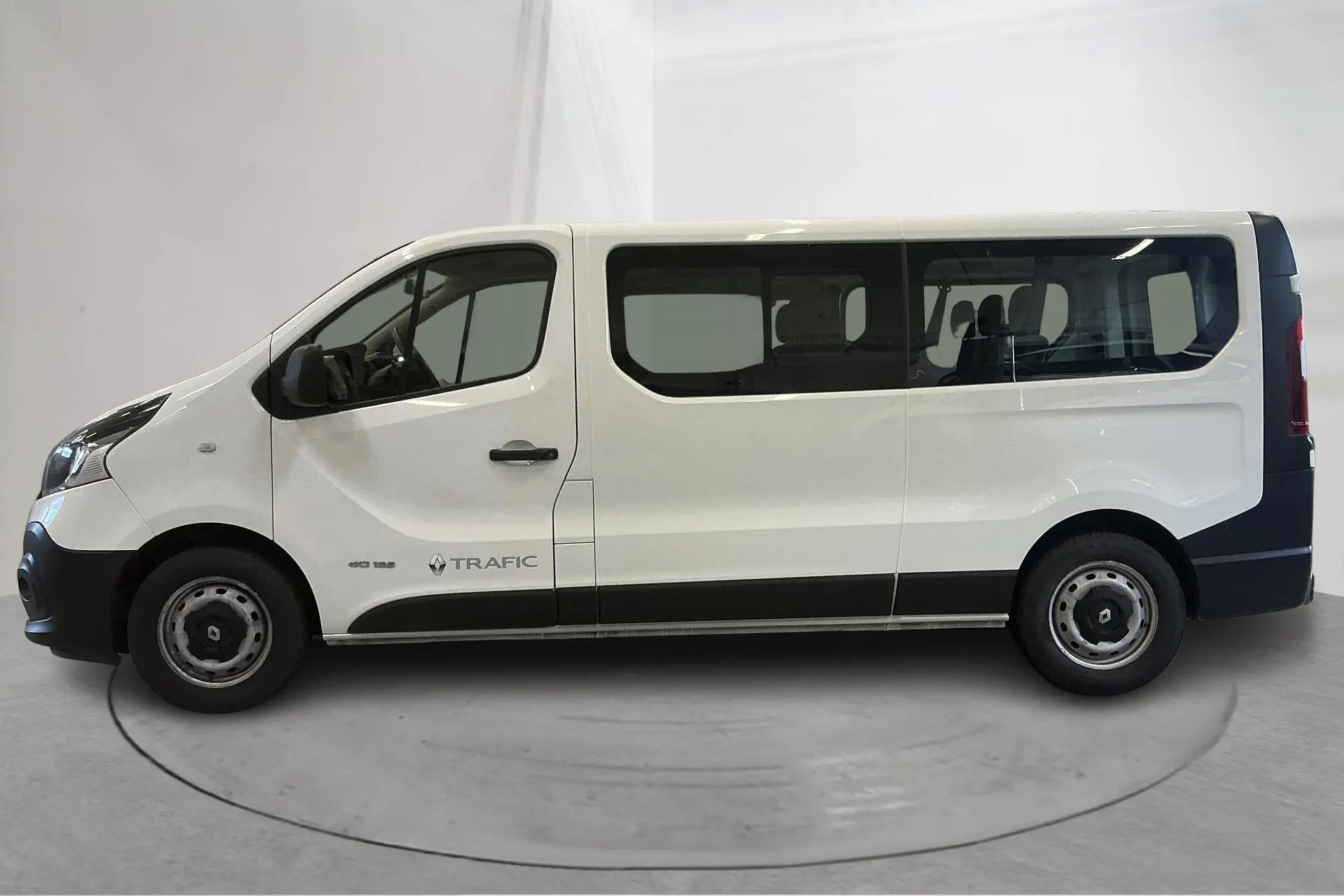 Presentationsfoto 2 av 15: Renault Trafic 1.6 dCi Kombi (125hk) - 14 617 mil - Manuell - vit - 2017
