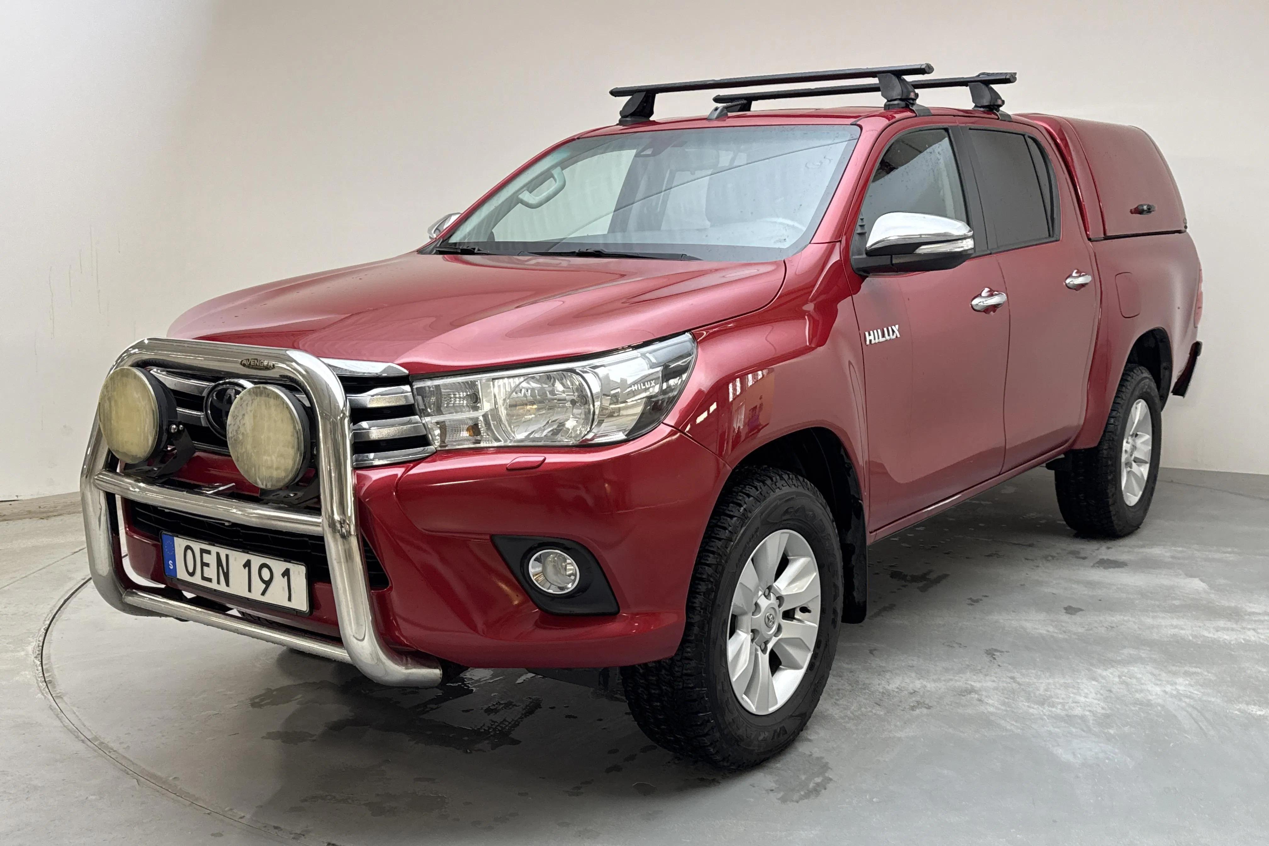 Presentationsfoto 1 av 13: Toyota Hilux 2.4 D 4WD (150hk) - 13 751 mil - Automat - röd - 2016