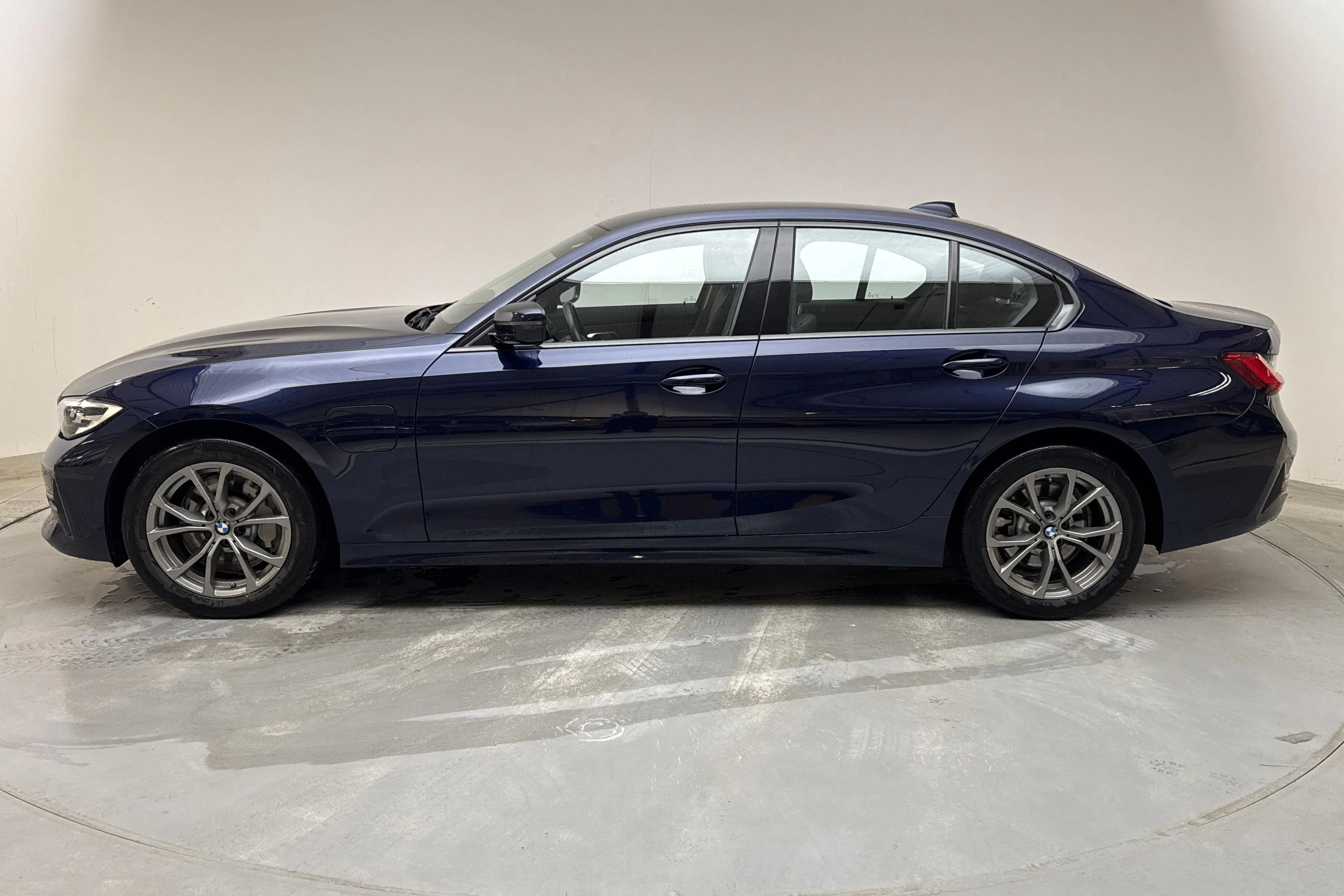 Presentation photo 2 of 15: BMW 330e Sedan, G20 (292hk) - 116 140 km - Automatic - blue - 2021