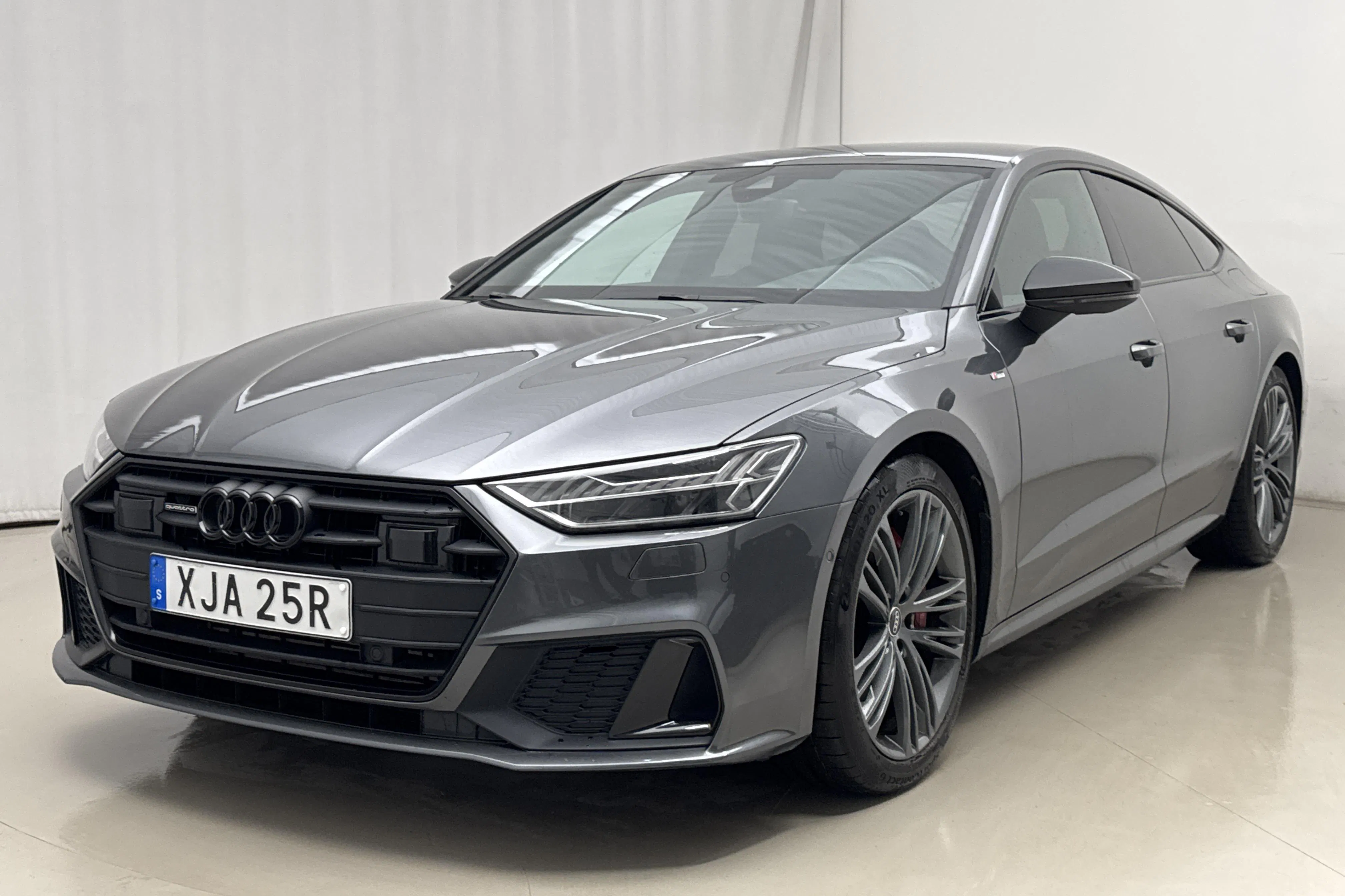 Presentationsfoto 1 av 25: Audi A7 Sportback 55 TFSI e quattro (367hk) - 7 026 mil - Automat - grå - 2023