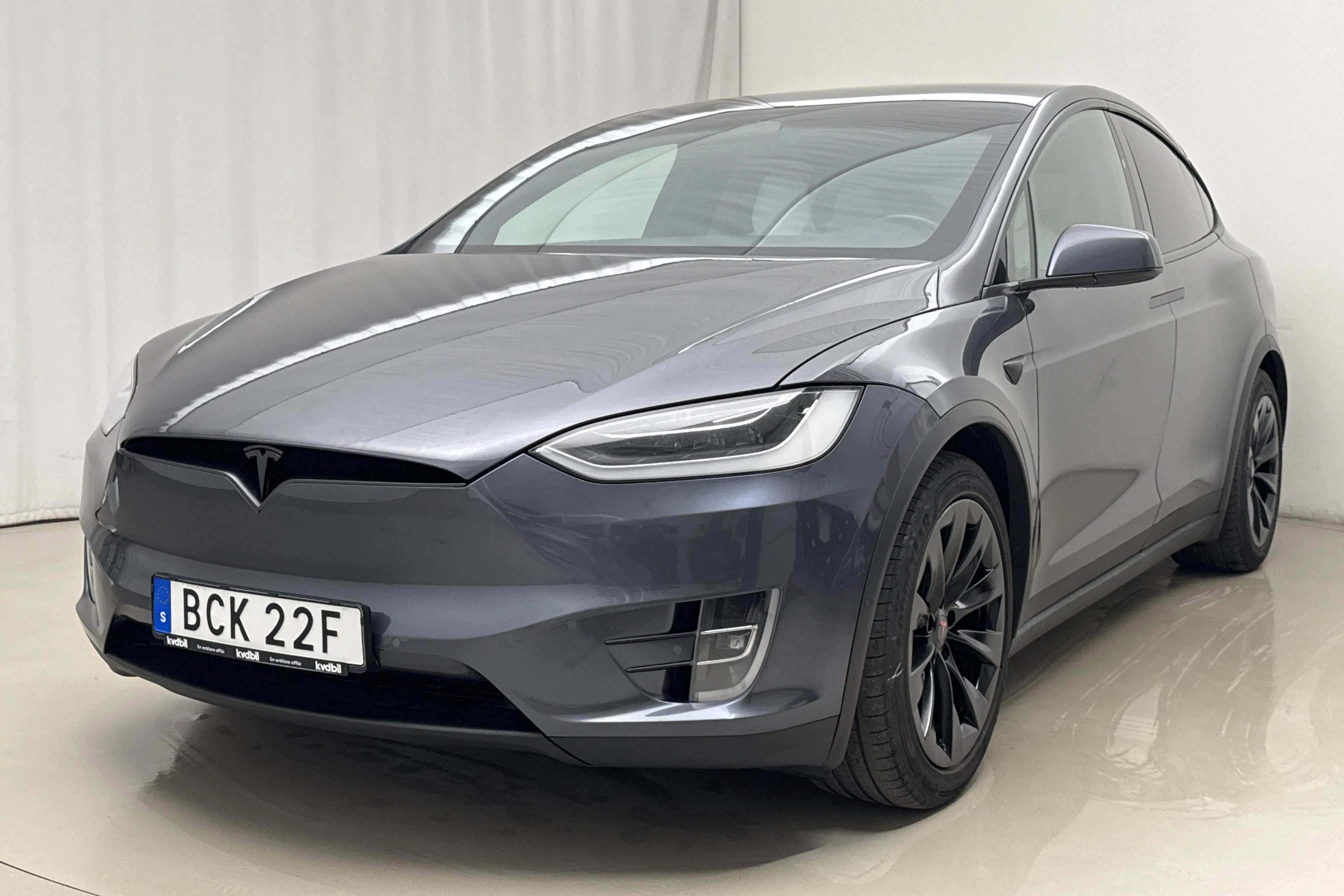 Presentationsfoto 1 av 30: Tesla Model X P100D - 9 418 mil - Automat - grå - 2019