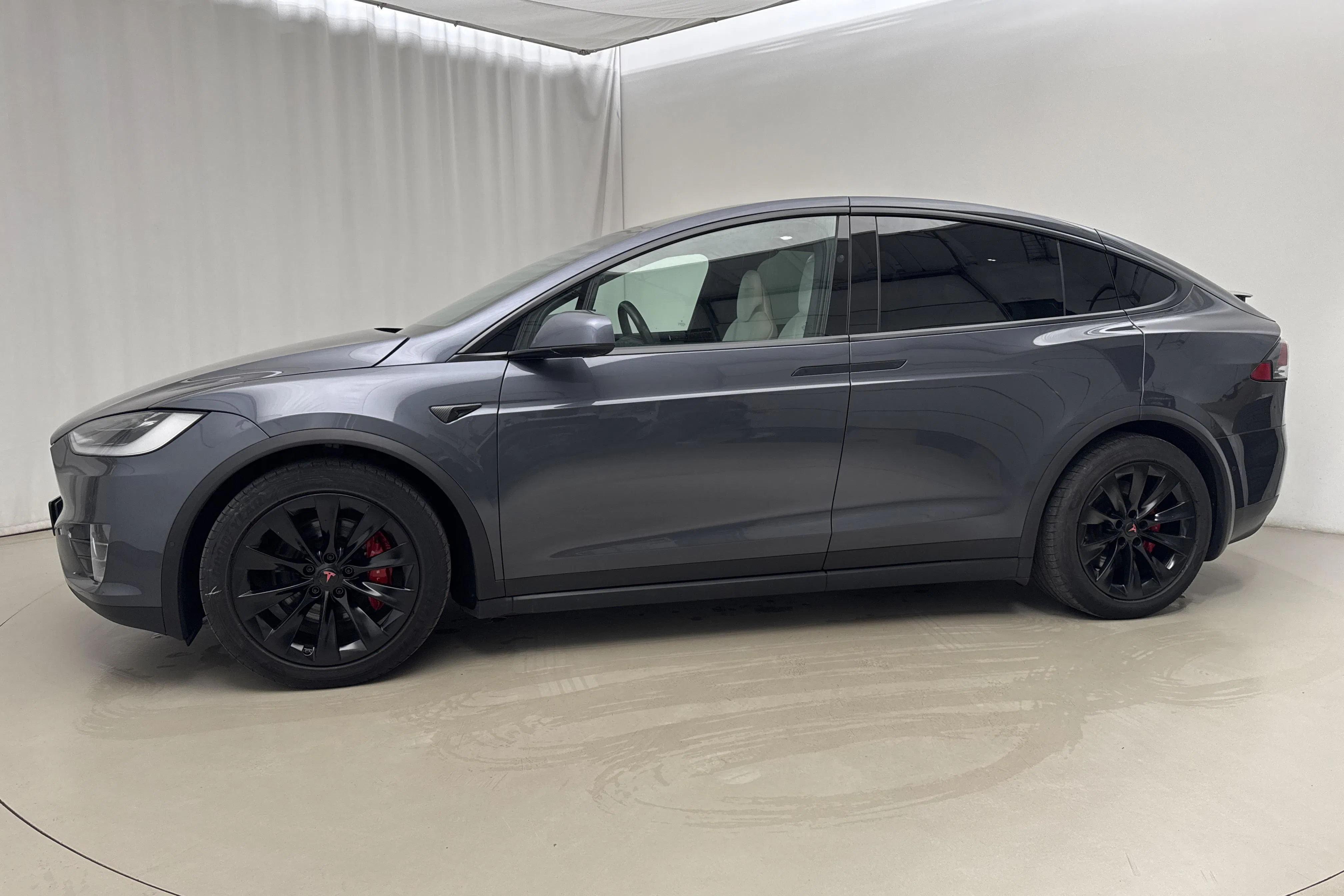 Presentationsfoto 2 av 30: Tesla Model X P100D - 9 418 mil - Automat - grå - 2019