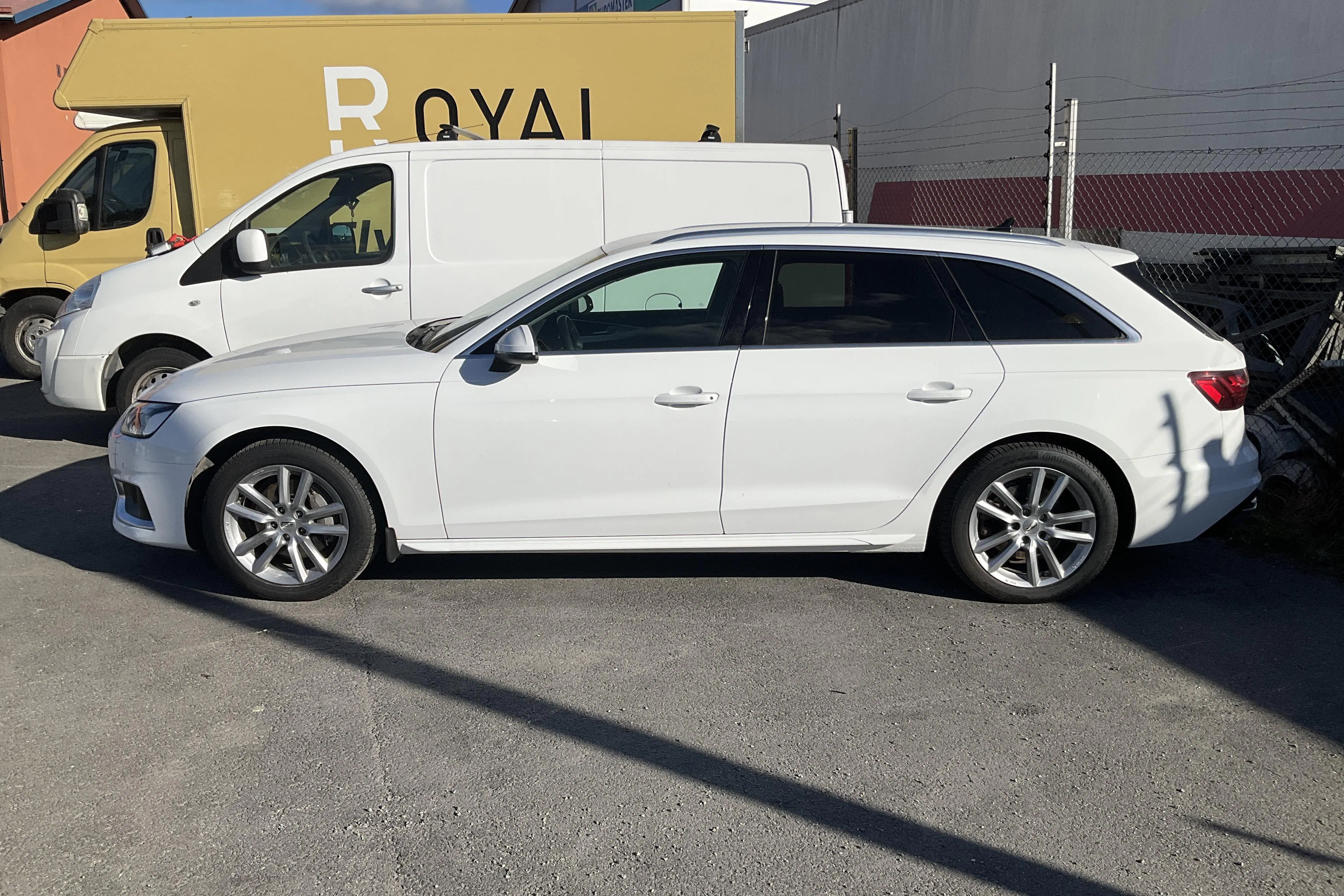 Presentationsfoto 2 av 12: Audi A4 Avant 40 TDI quattro (204hk) - 12 902 mil - Automat - vit - 2021
