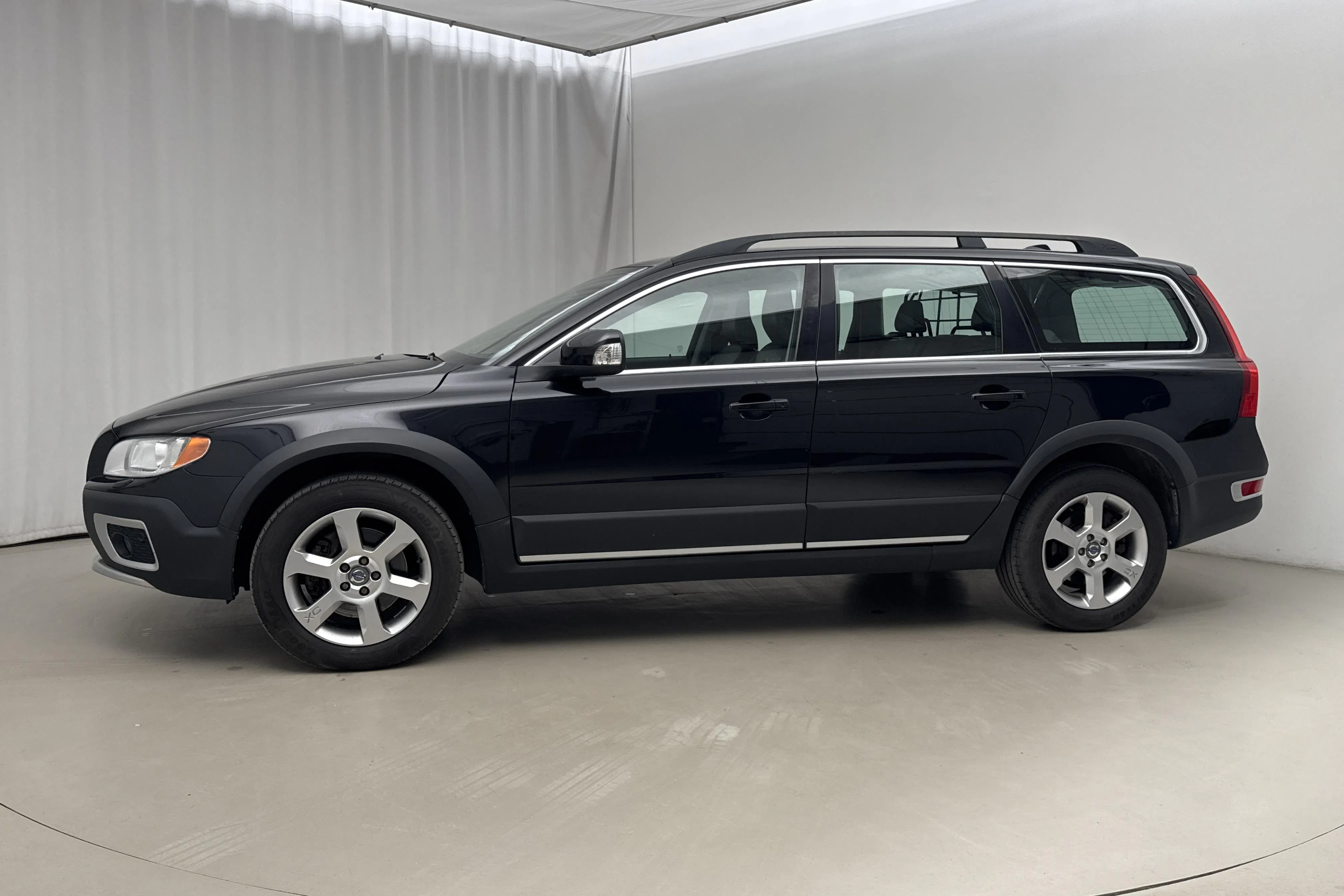 Presentationsfoto 2 av 15: Volvo XC70 II D5 AWD (205hk) - 16 529 mil - Automat - svart - 2011