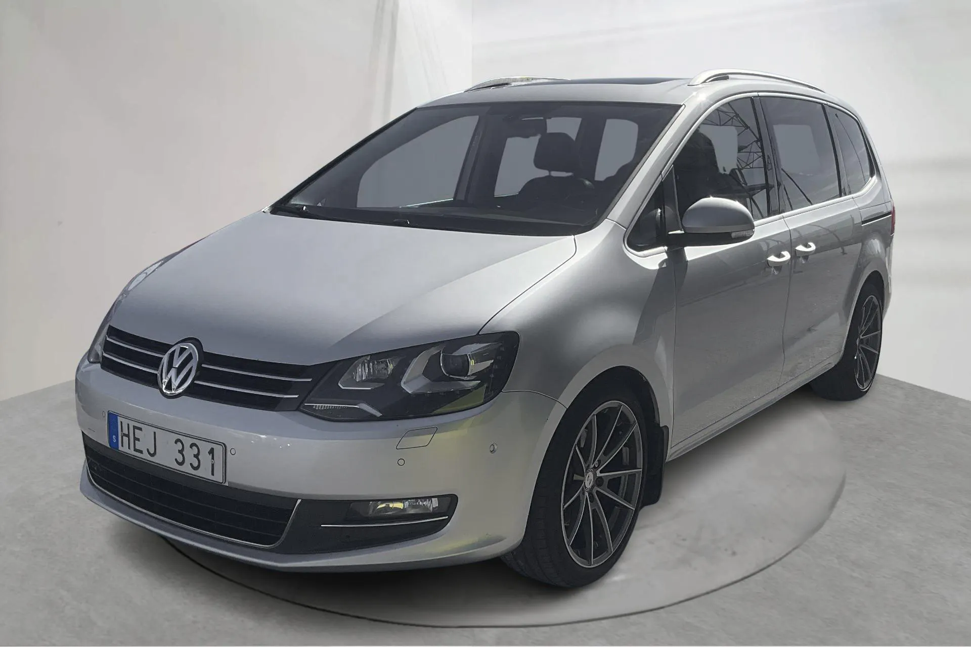 Presentationsfoto 1 av 19: VW Sharan 2.0 TDI BlueMotion Technology (170hk) - 20 276 mil - Automat - silver - 2011
