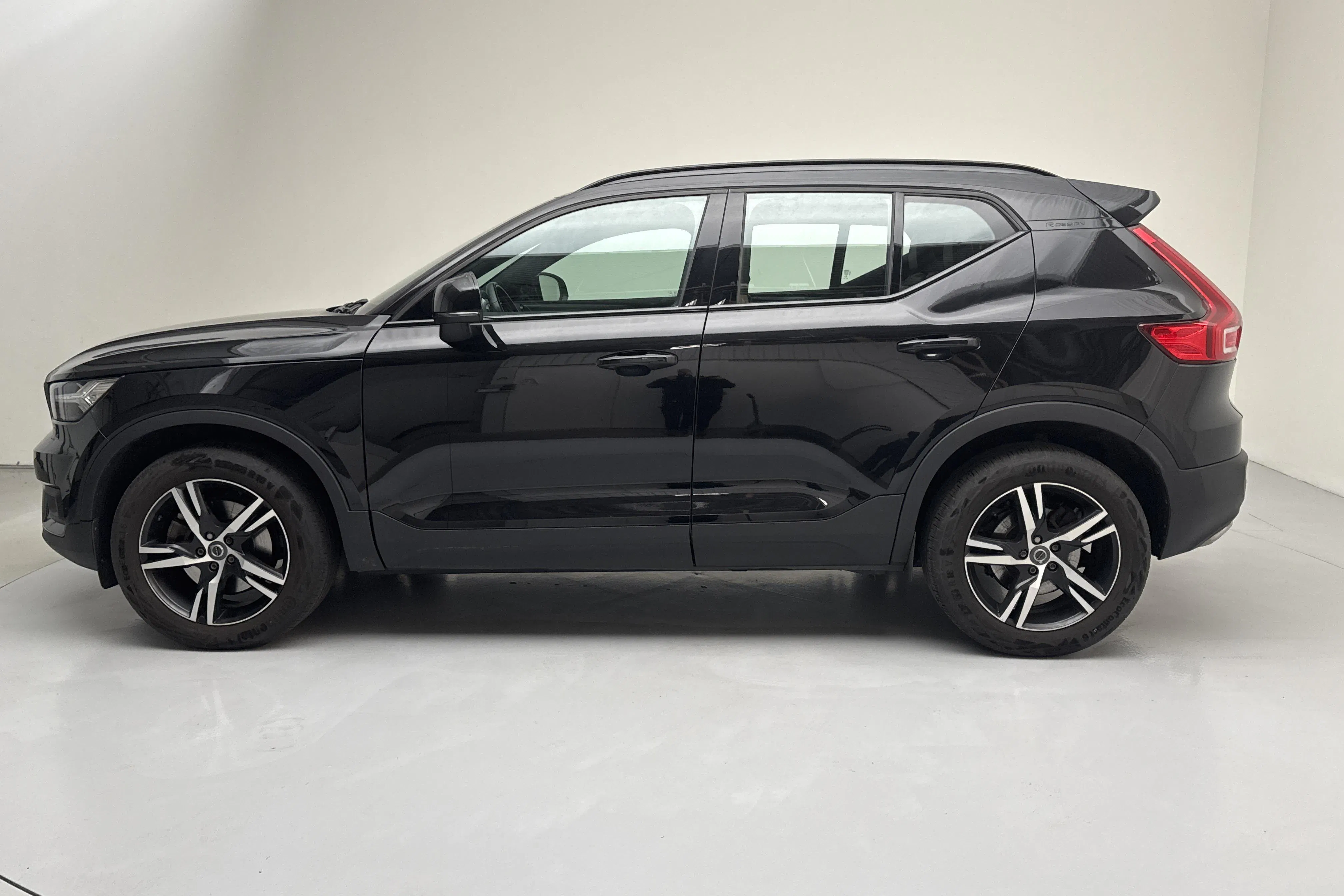 Presentationsfoto 2 av 18: Volvo XC40 D4 AWD (190hk) - 5 576 mil - Automat - svart - 2020