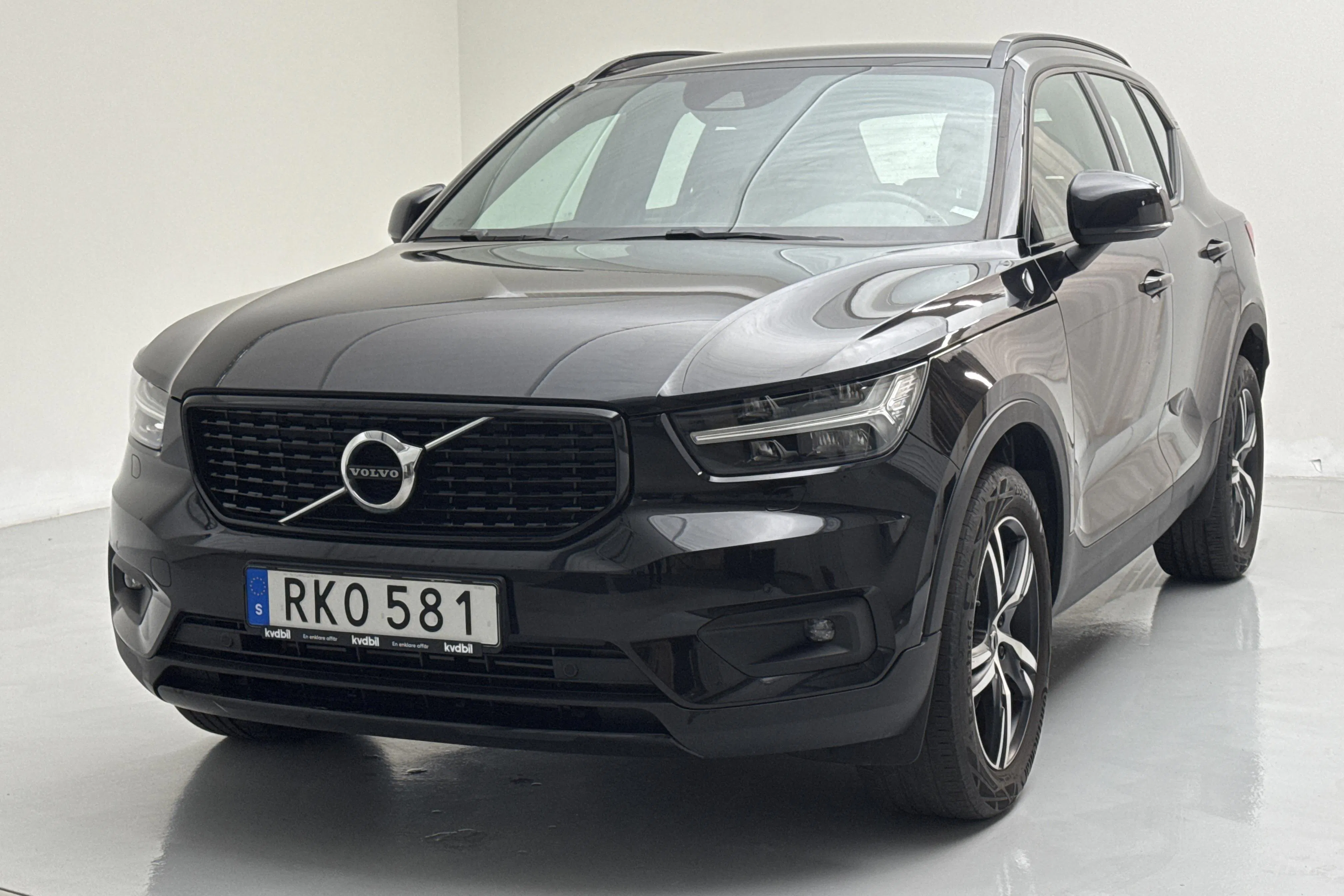 Presentationsfoto 1 av 18: Volvo XC40 D4 AWD (190hk) - 5 576 mil - Automat - svart - 2020