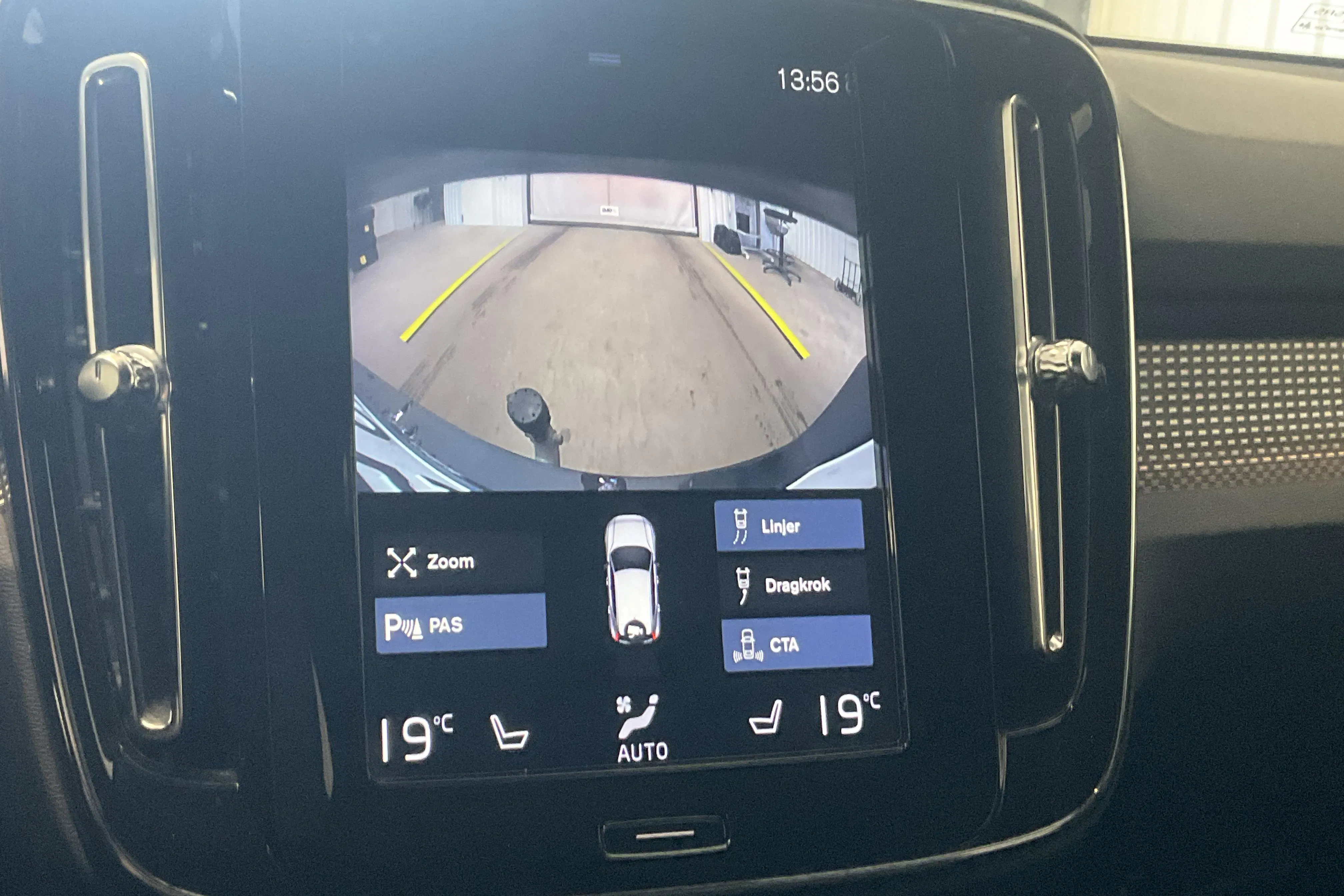 Presentationsfoto 18 av 18: Volvo XC40 D4 AWD (190hk) - 5 576 mil - Automat - svart - 2020