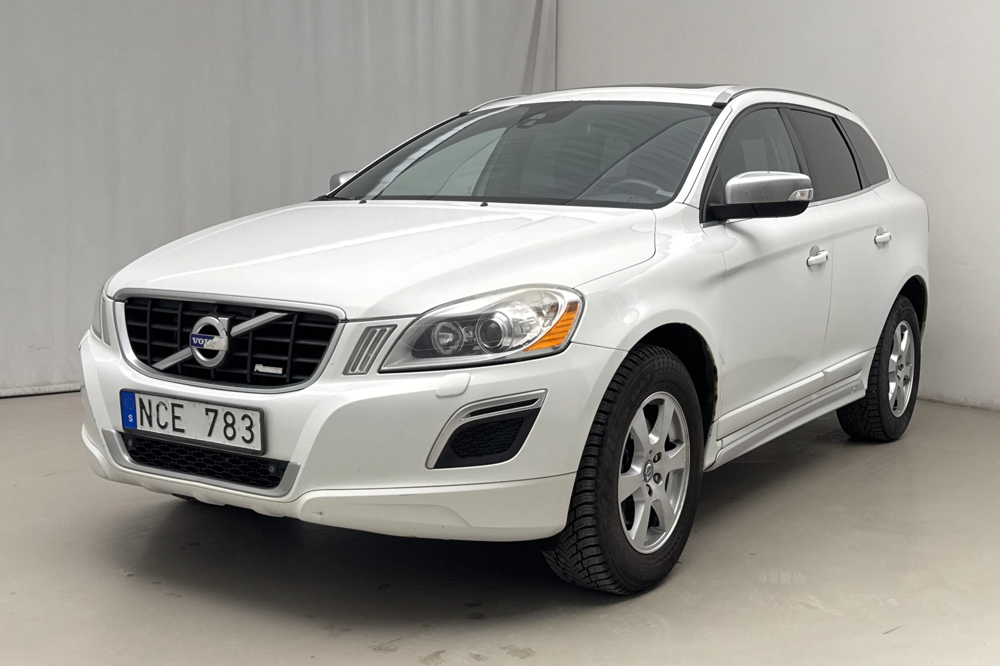 Presentationsfoto 1 av 19: Volvo XC60 D4 2WD (163hk) - 29 146 mil - Automat - vit - 2013