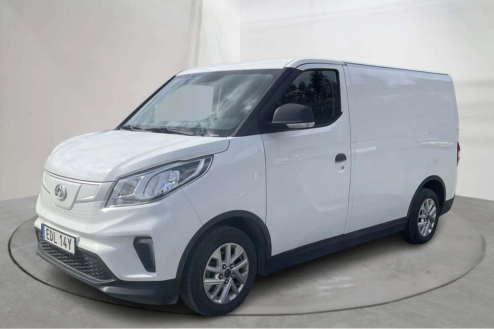 Presentation photo 1 of 16: Maxus e-Deliver 3 52.2 kWh (122hk) - 13 400 km - Automatic - white - 2022