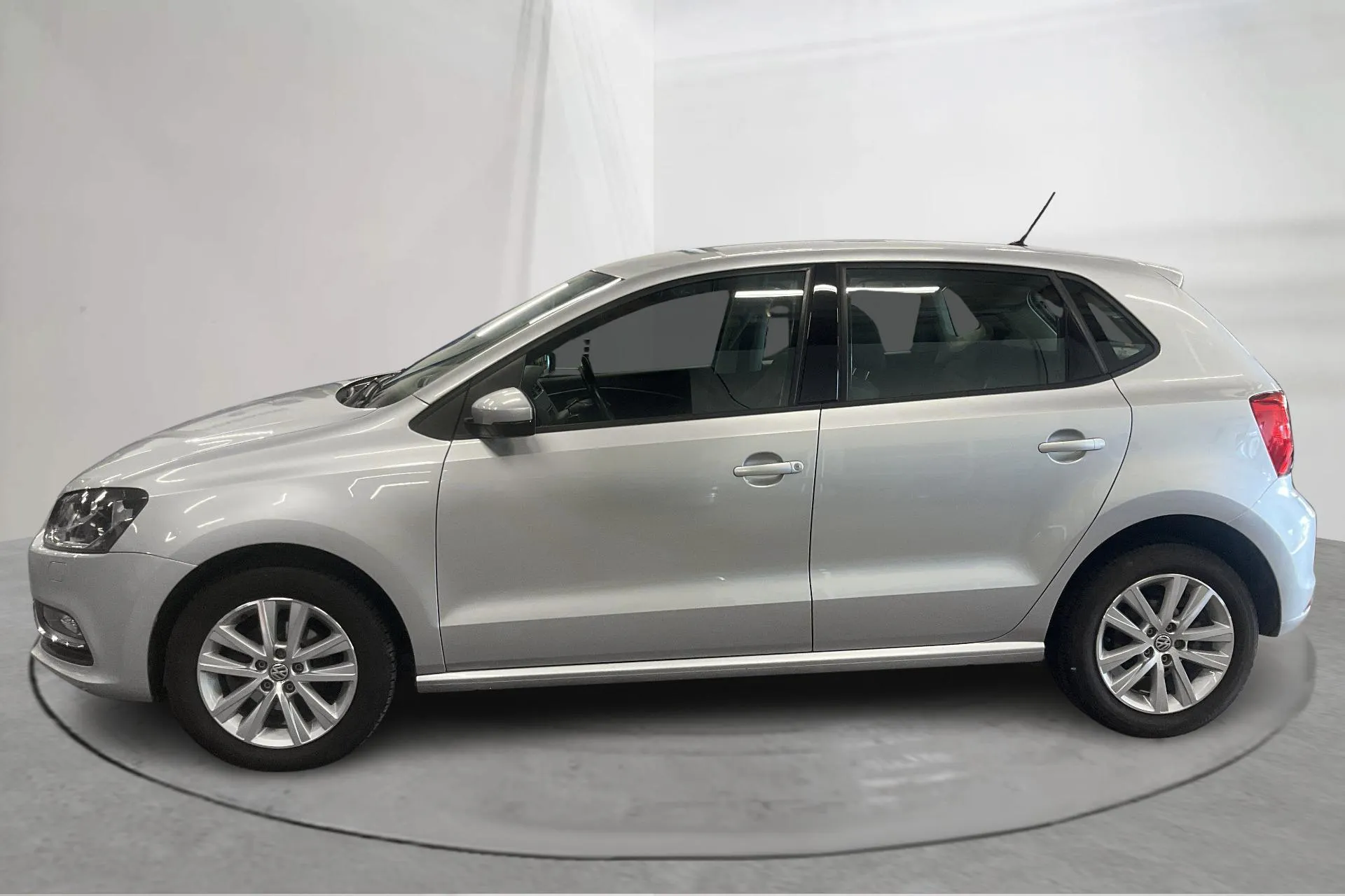 Presentationsfoto 2 av 14: VW Polo 1.2 TSI 5dr (90hk) - 2 670 mil - Manuell - silver - 2017
