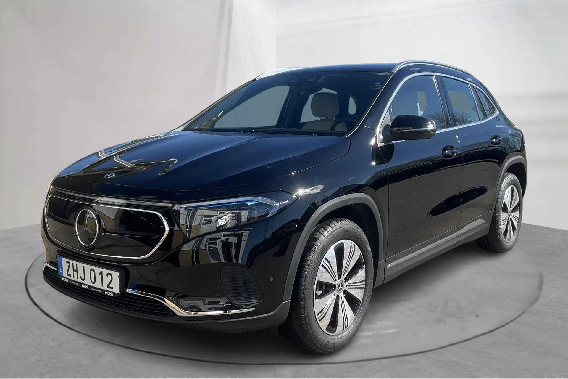 Presentationsfoto 1 av 19: Mercedes EQA 300 4Matic H243 (228hk) - 4 006 mil - Automat - svart - 2023