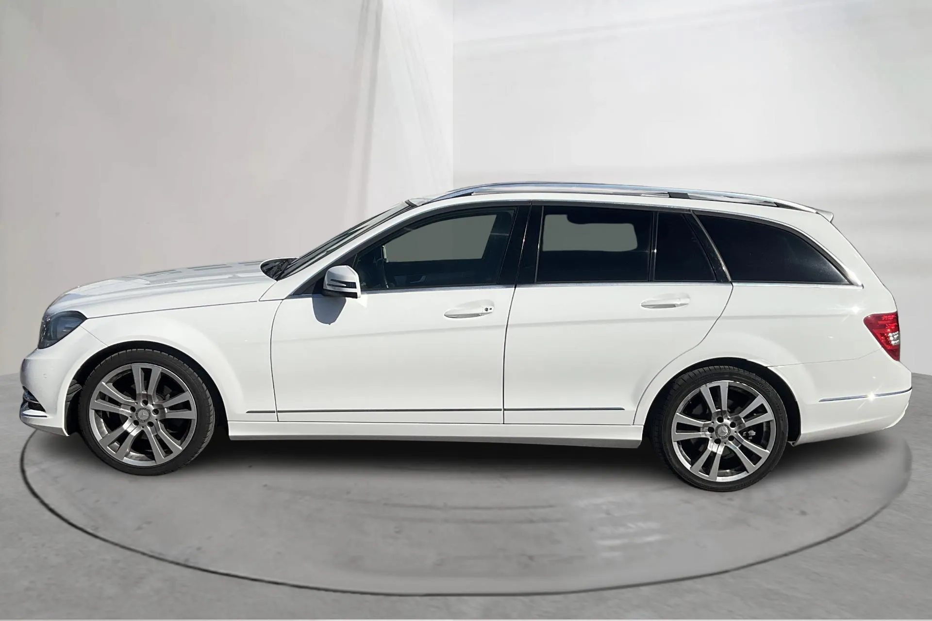 Presentationsfoto 2 av 15: Mercedes C 250 CDI Kombi S204 (204hk) - 22 062 mil - Automat - vit - 2013