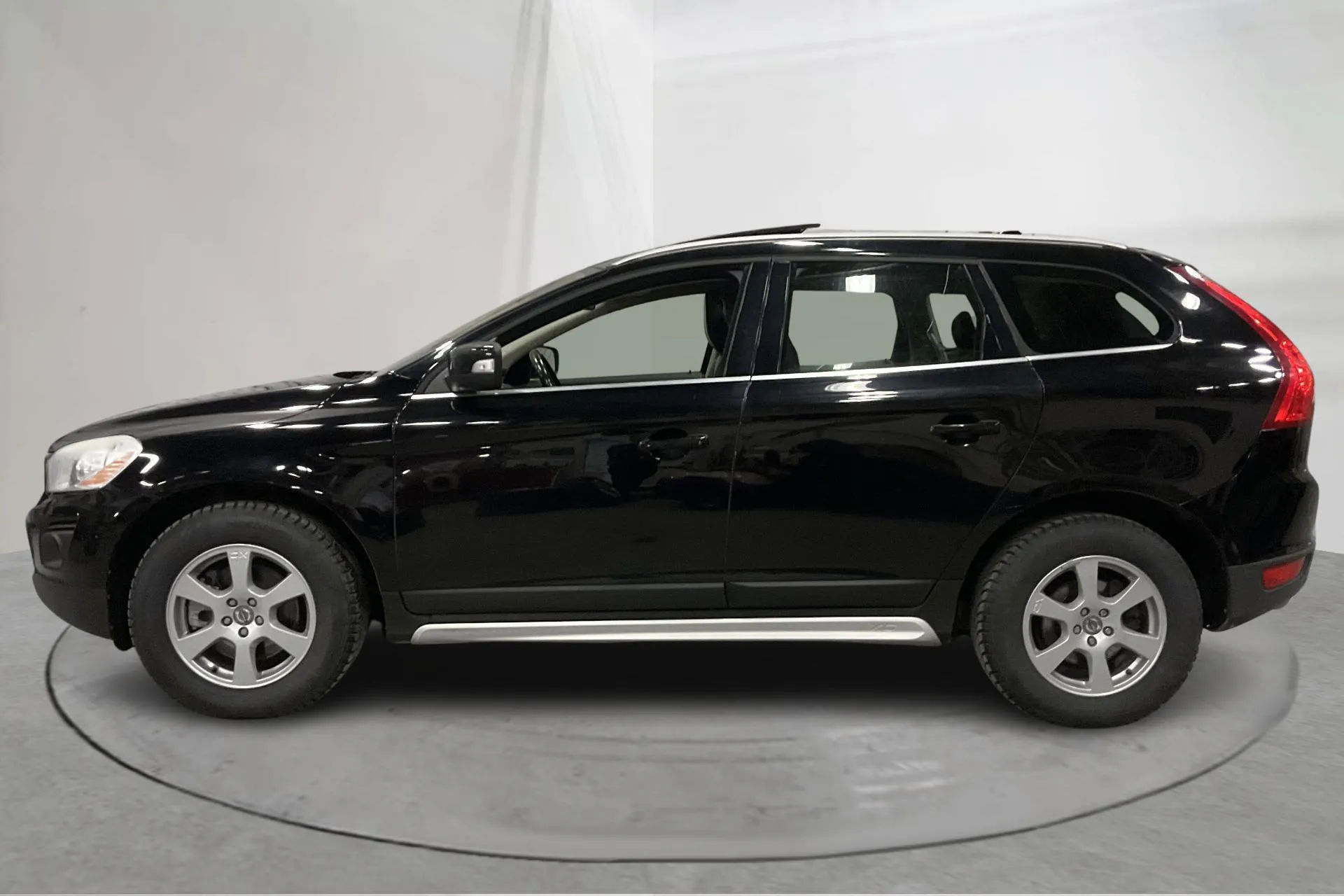 Presentationsfoto 2 av 22: Volvo XC60 2.4D AWD (163hk) - 22 334 mil - Automat - svart - 2010