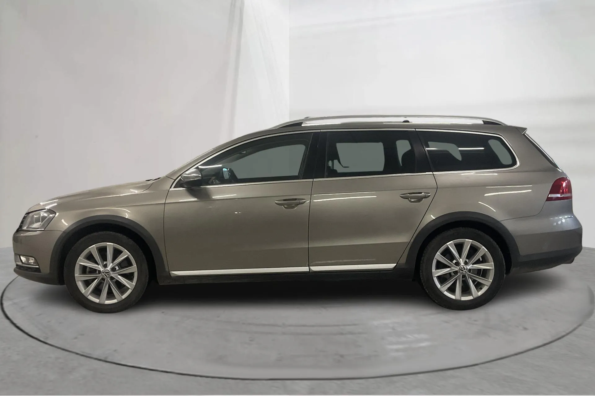 Presentationsfoto 2 av 24: VW Passat Alltrack 2.0 TDI BlueMotion Technology 4Motion (177hk) - 18 910 mil - Automat - Light Brown - 2014