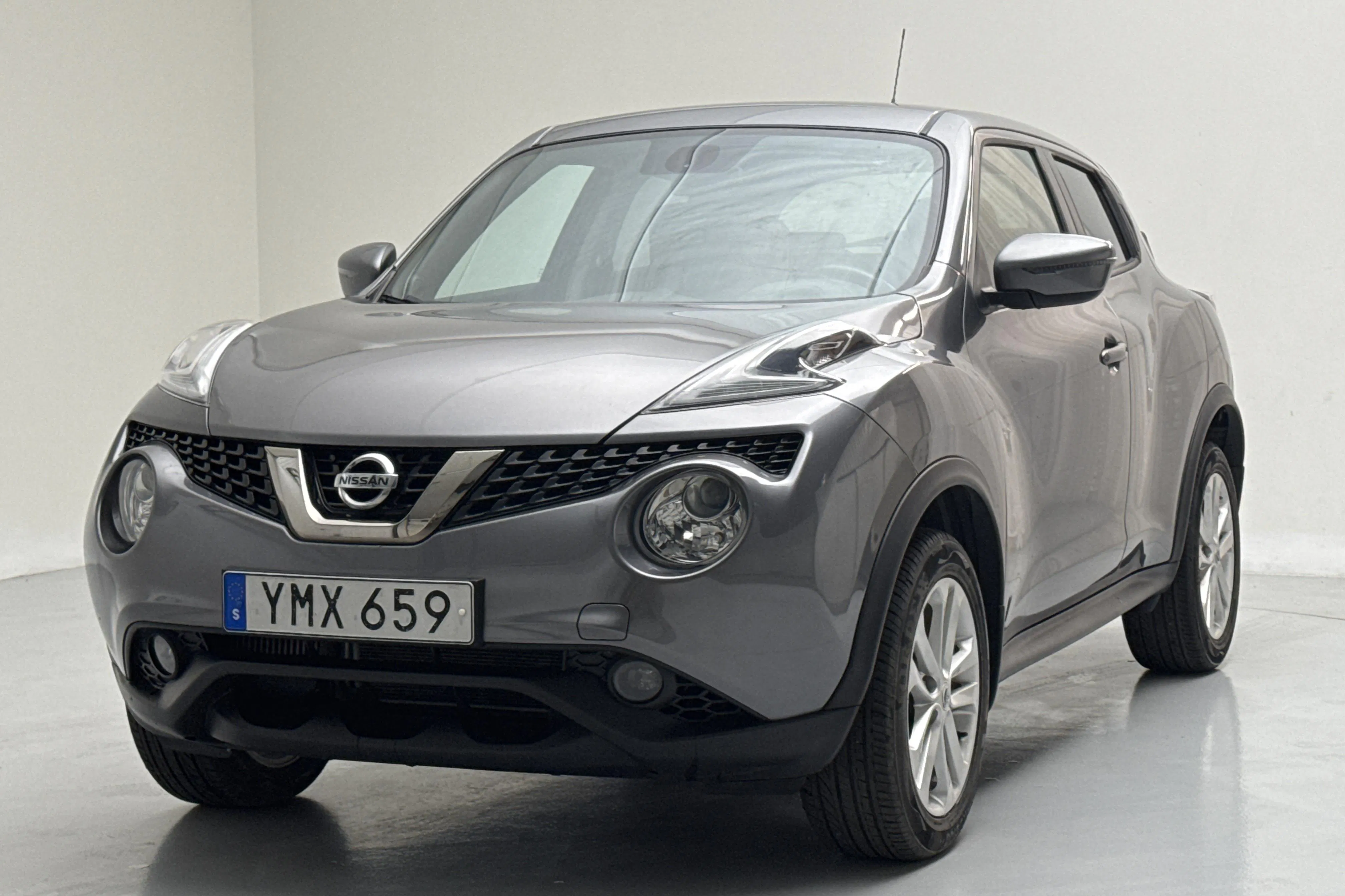 Presentation photo 1 of 14: Nissan Juke 1.2 DIG-T (115hk) - 103 430 km - Manual - gray - 2018