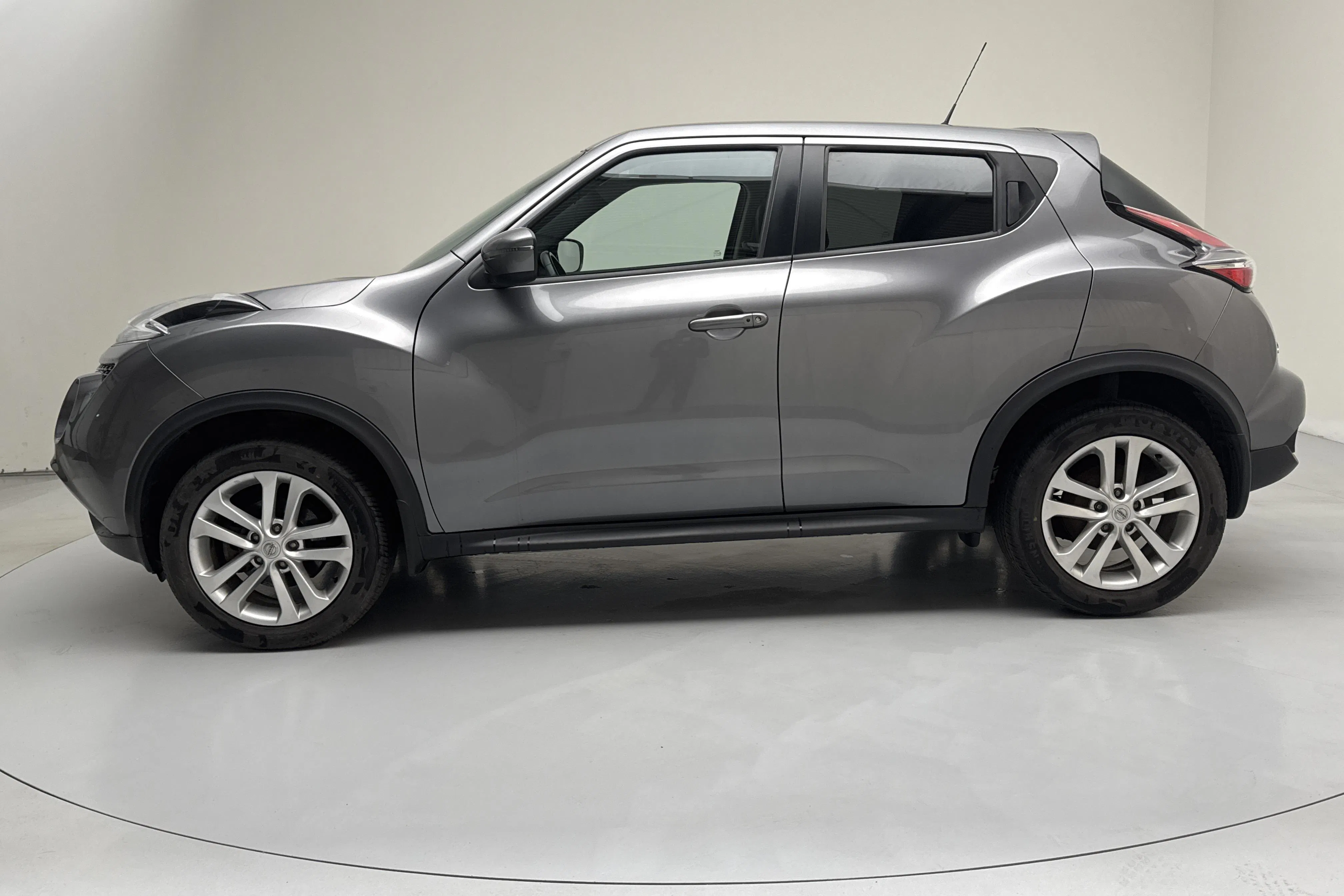 Presentation photo 2 of 14: Nissan Juke 1.2 DIG-T (115hk) - 103 430 km - Manual - gray - 2018