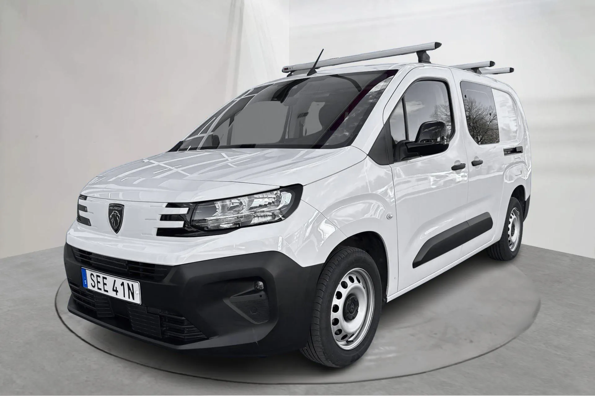 Presentation photo 1 of 14: Peugeot Partner Crew Cab 1.5 BlueHDi (130hk) - 22 720 km - Automatic - white - 2024