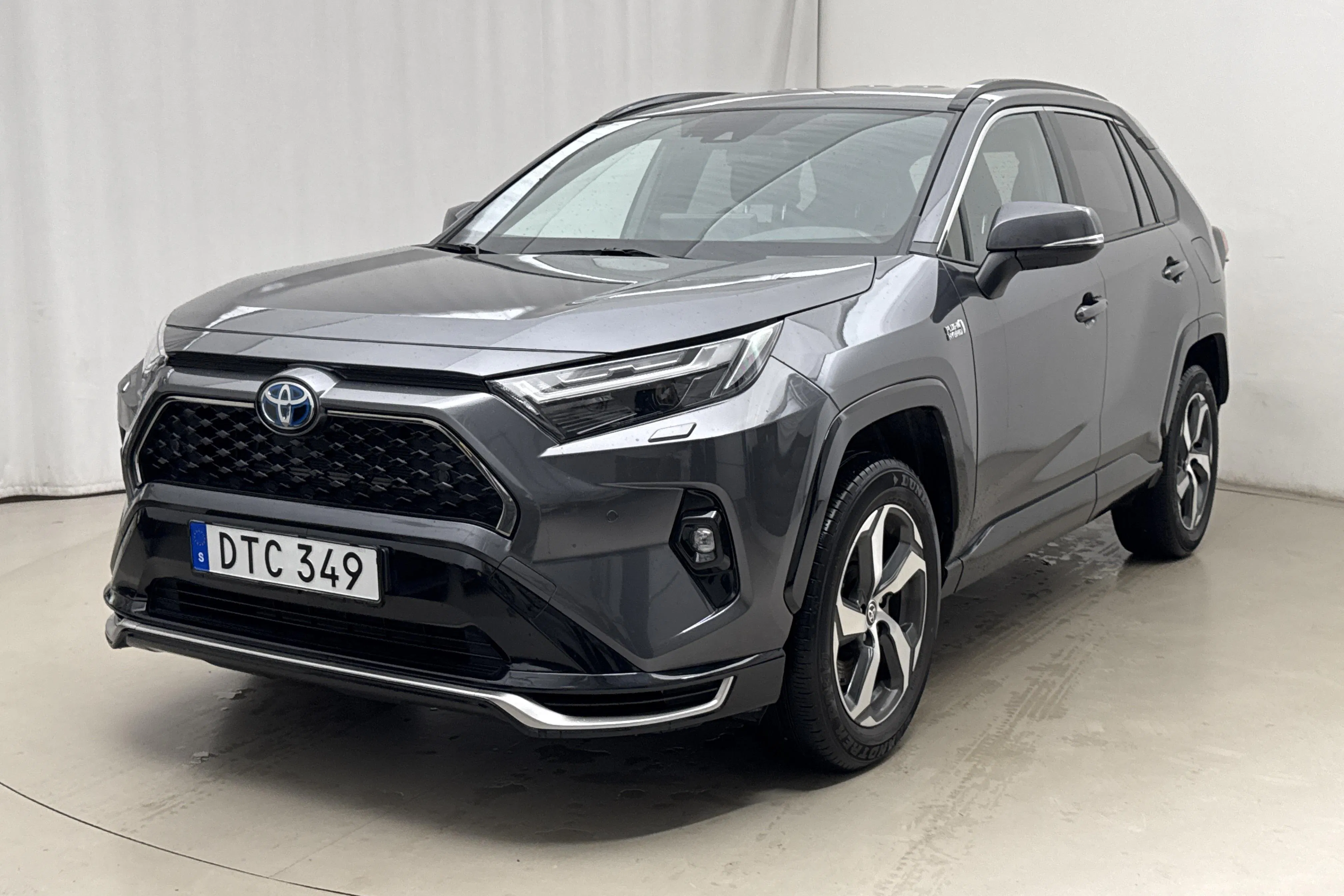 Presentation photo 1 of 22: Toyota RAV4 2.5 Plug-in Hybrid AWDi (306hk) - 70 150 km - Automatic - dark grey - 2023