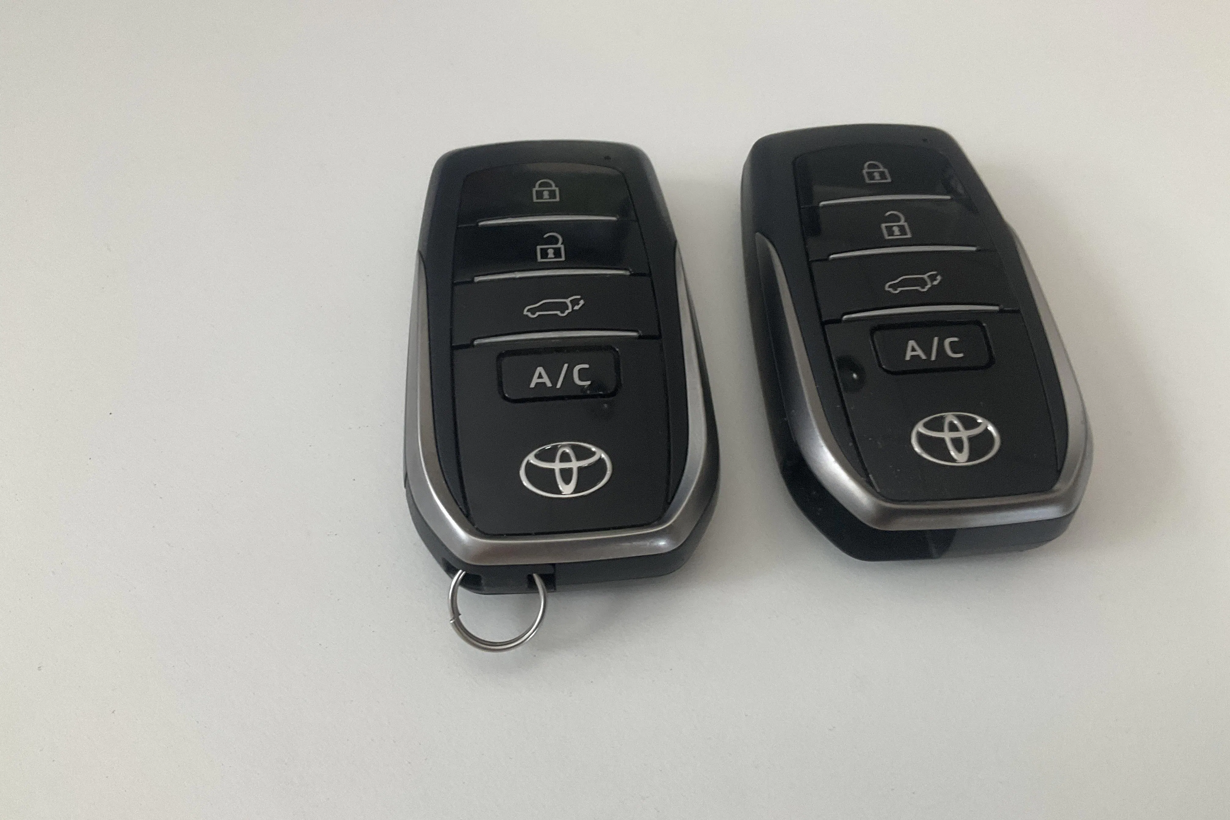 Presentation photo 22 of 22: Toyota RAV4 2.5 Plug-in Hybrid AWDi (306hk) - 70 150 km - Automatic - dark grey - 2023